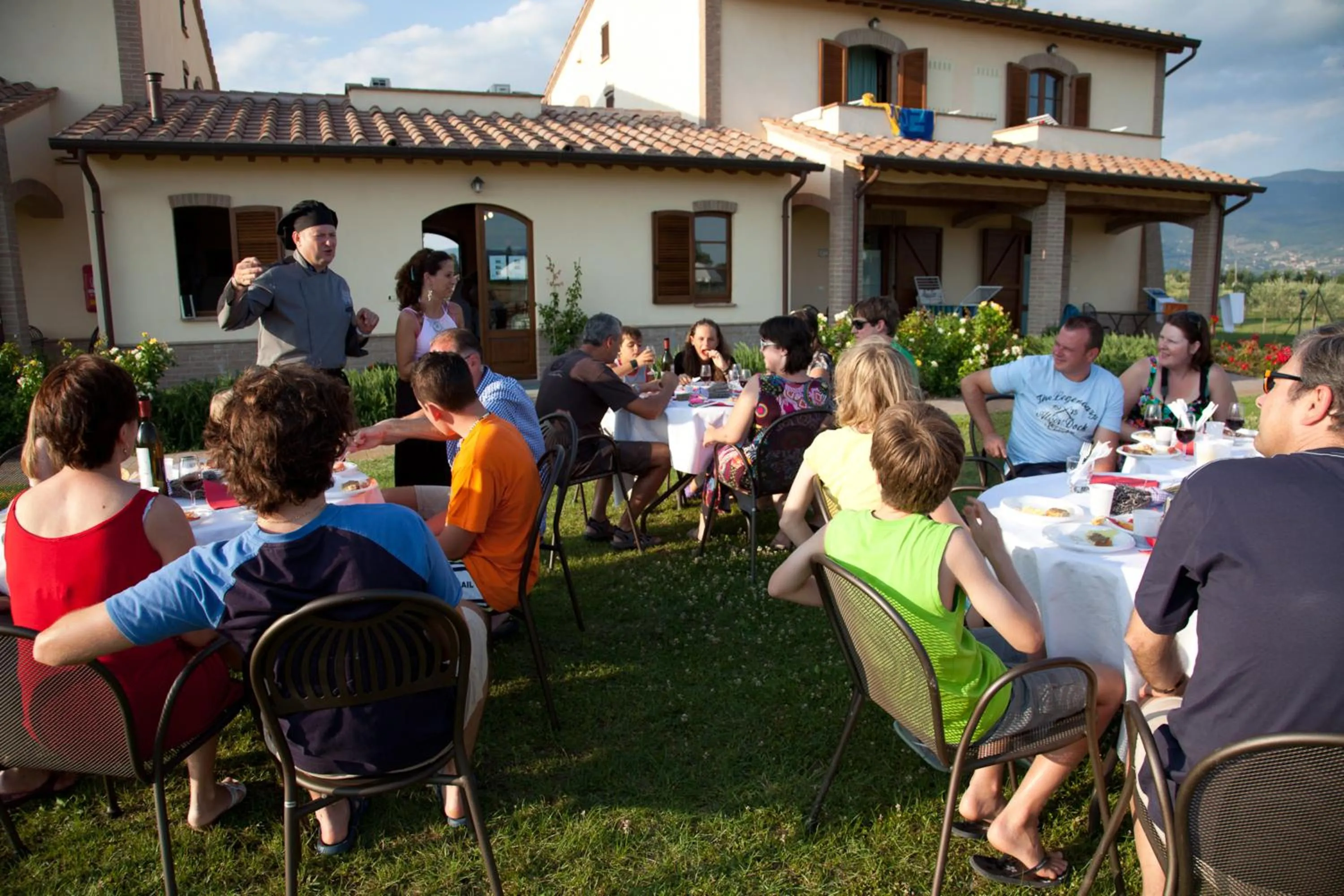 Evening entertainment in Agriturismo Le Rondini Di Francesco Di Assisi