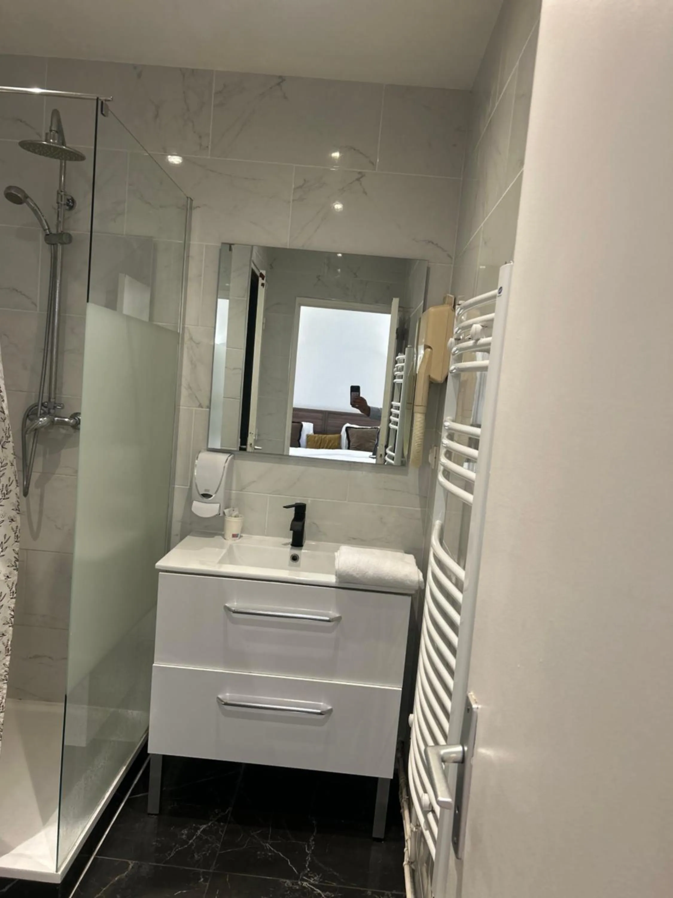 Le Clémenceau Hôtel et Appart'hôtel & Restaurant "Gare Sncf" centre ville