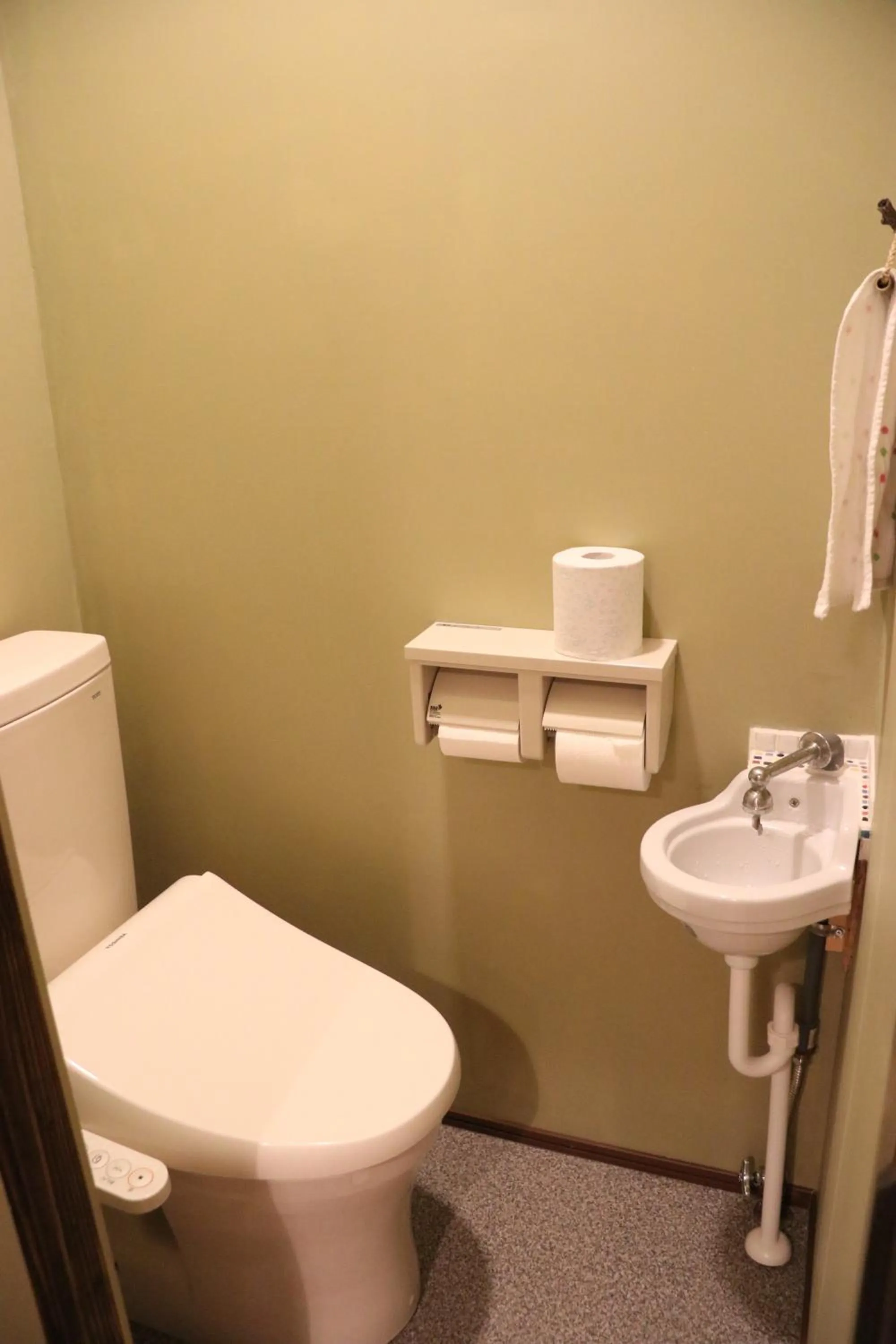 Toilet in Guesthouse Kiten