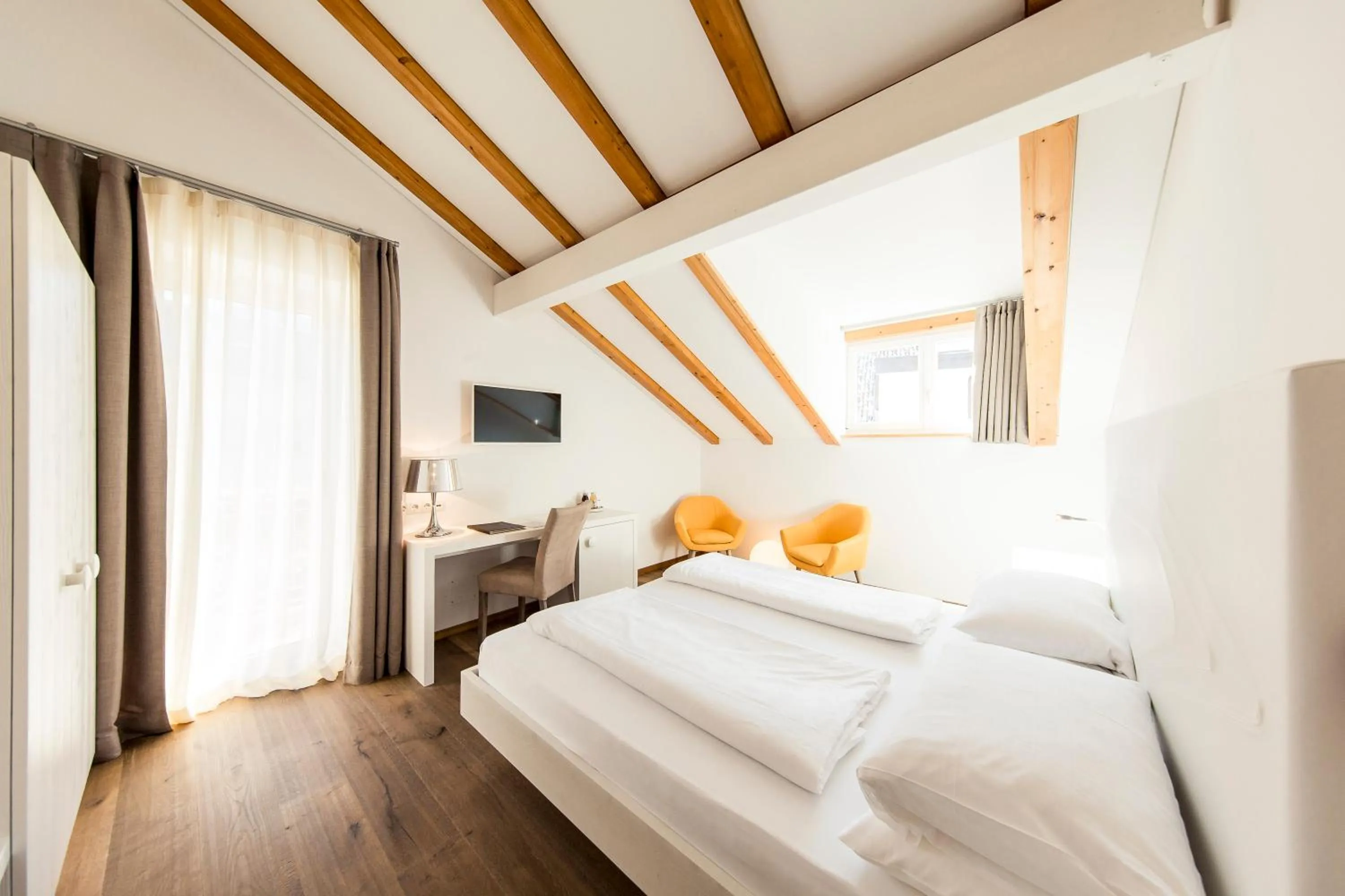 Photo of the whole room, Bed in Boutique Hotel Zum Rosenbaum