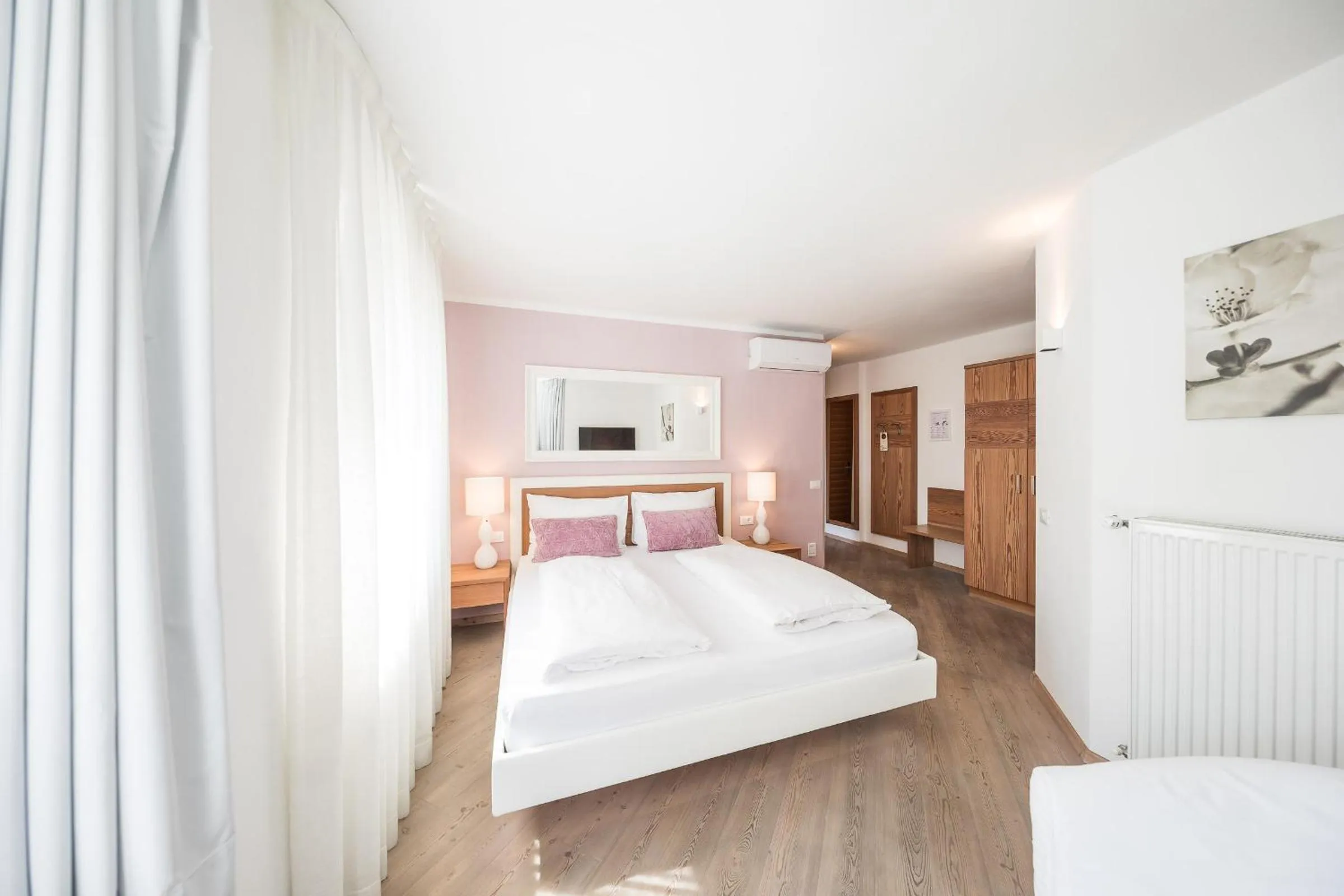 Photo of the whole room, Bed in Boutique Hotel Zum Rosenbaum