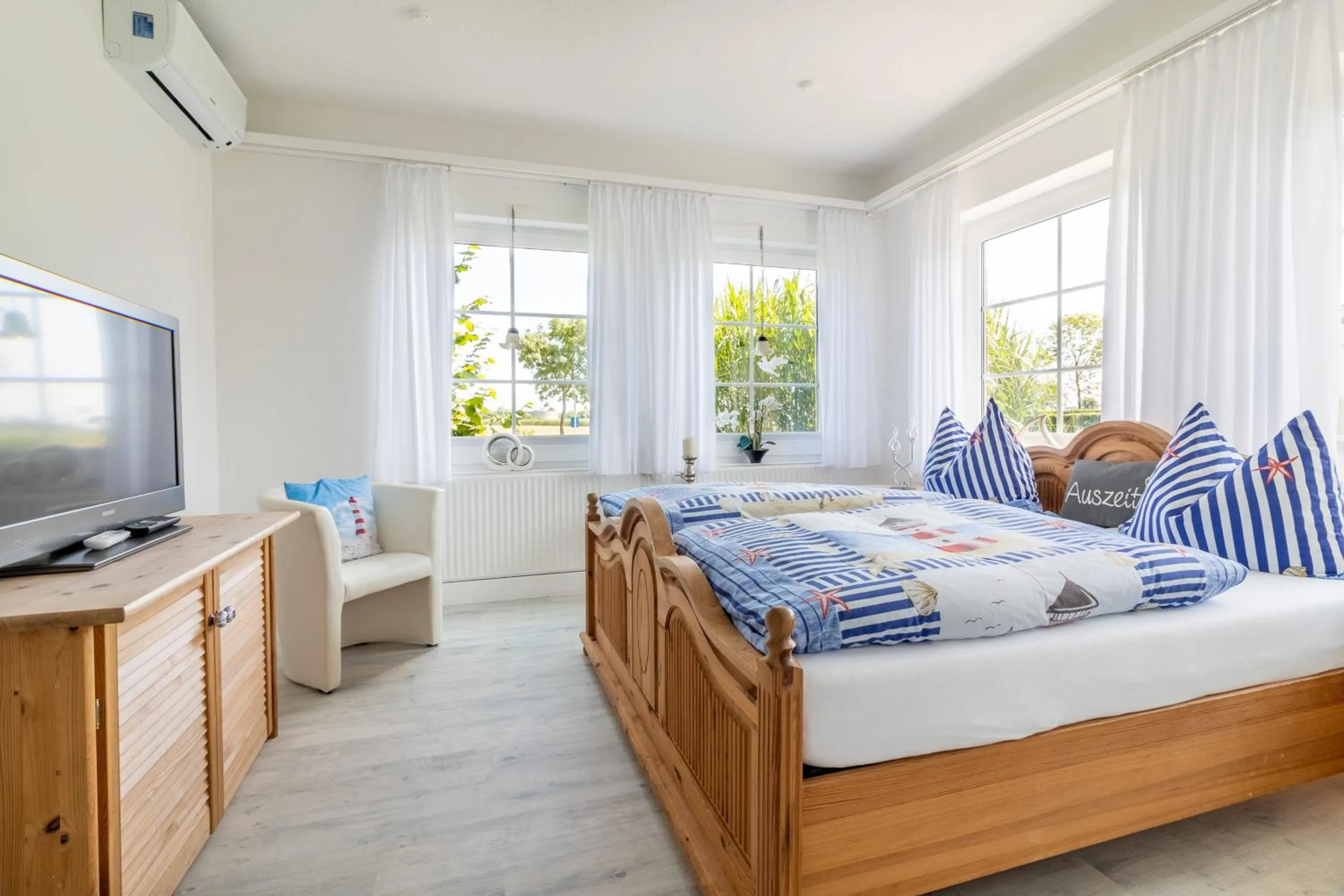 Bedroom, Bed in Landhaus-Altebrücke