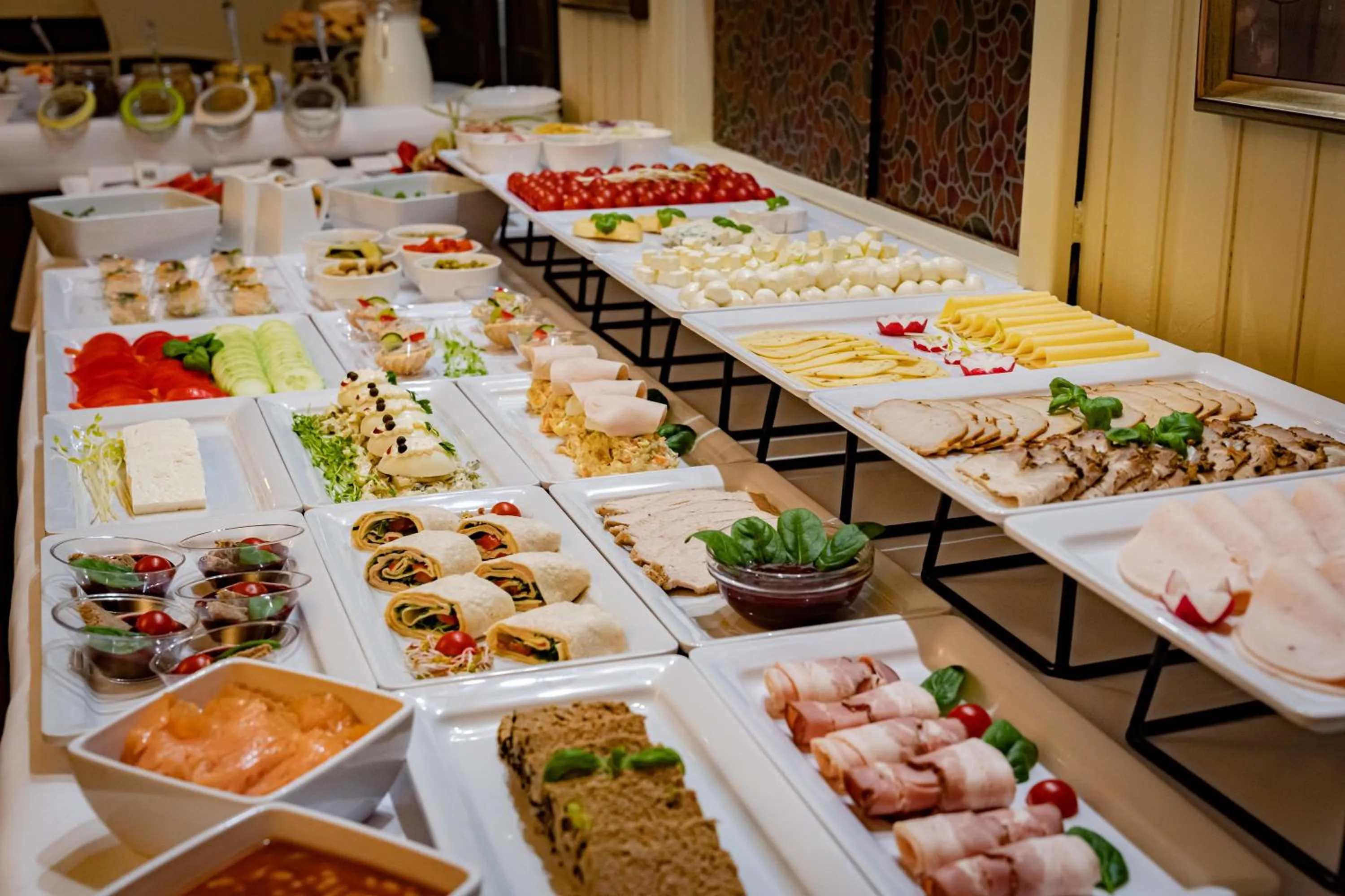 Restaurant/places to eat in Hotel Polski