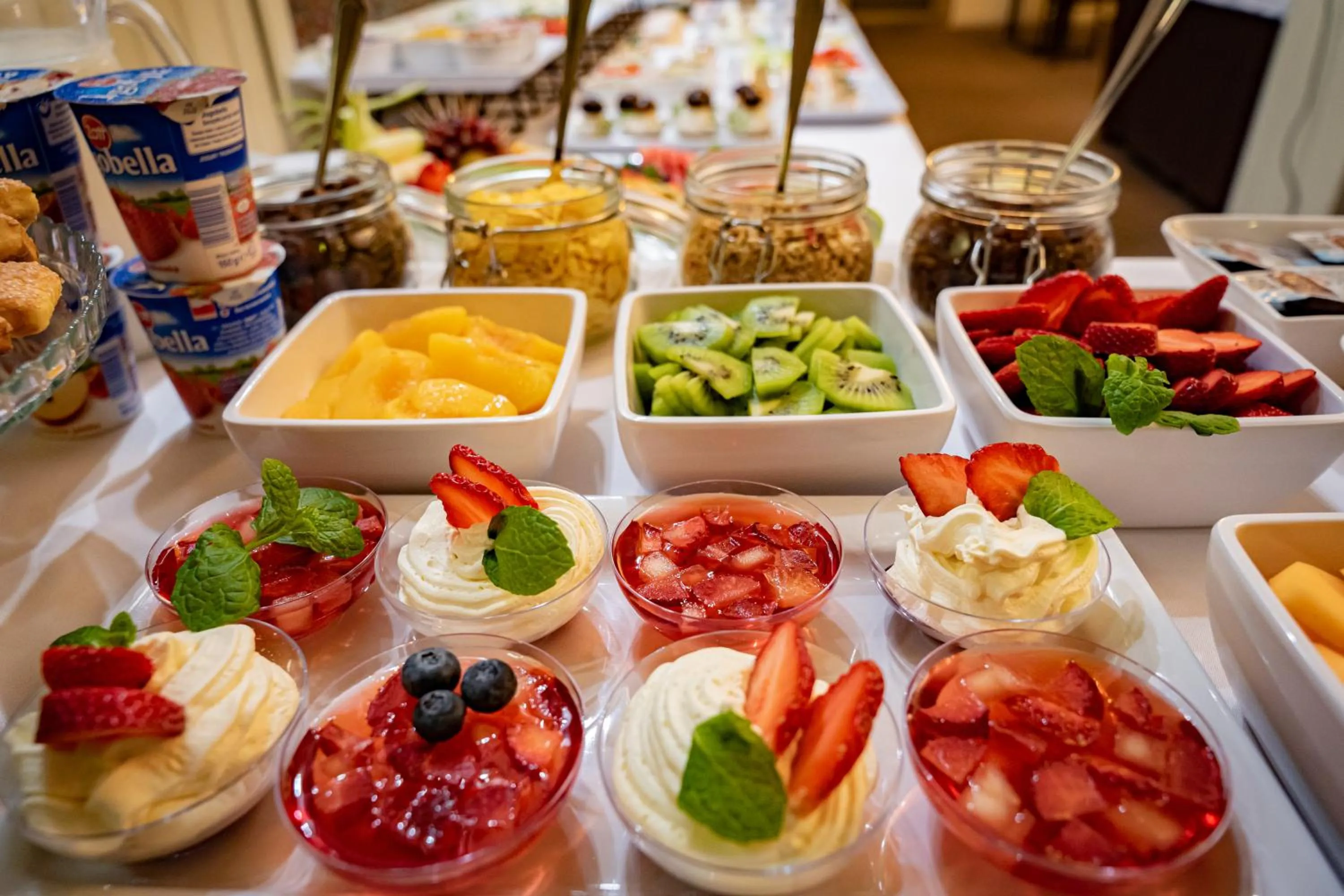 Restaurant/places to eat in Hotel Polski