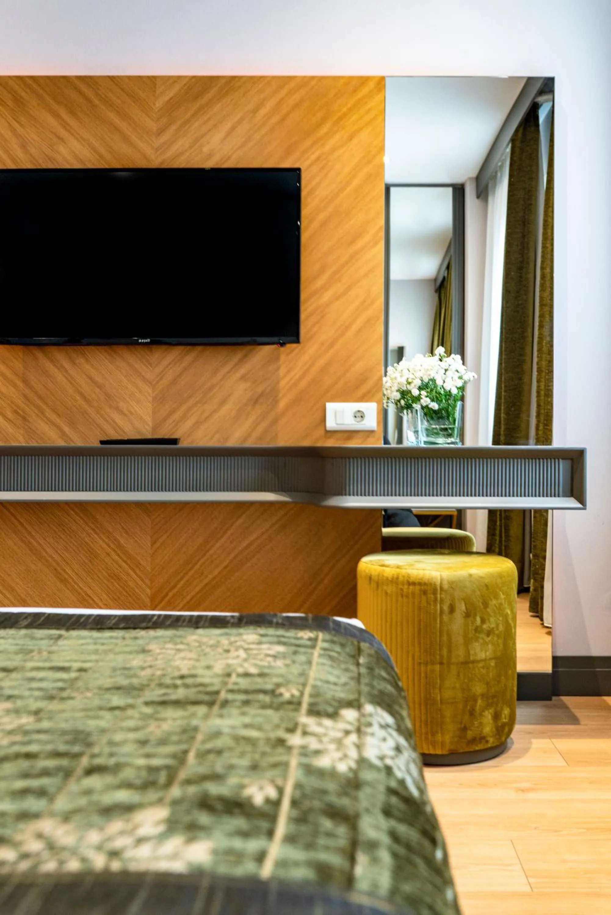 TV and multimedia, Bed in Oran Hotel