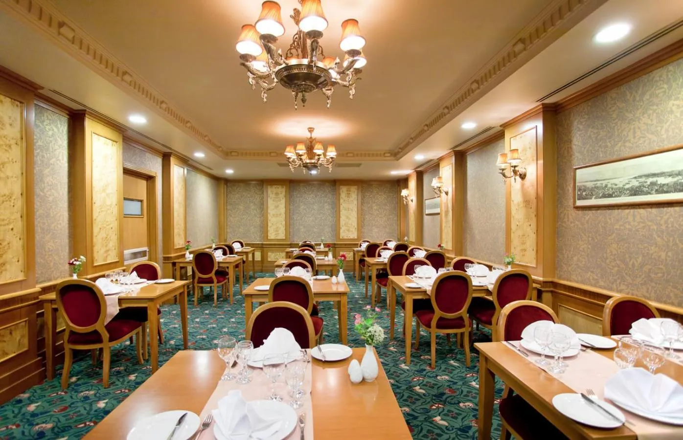 Restaurant/places to eat in Oran Hotel