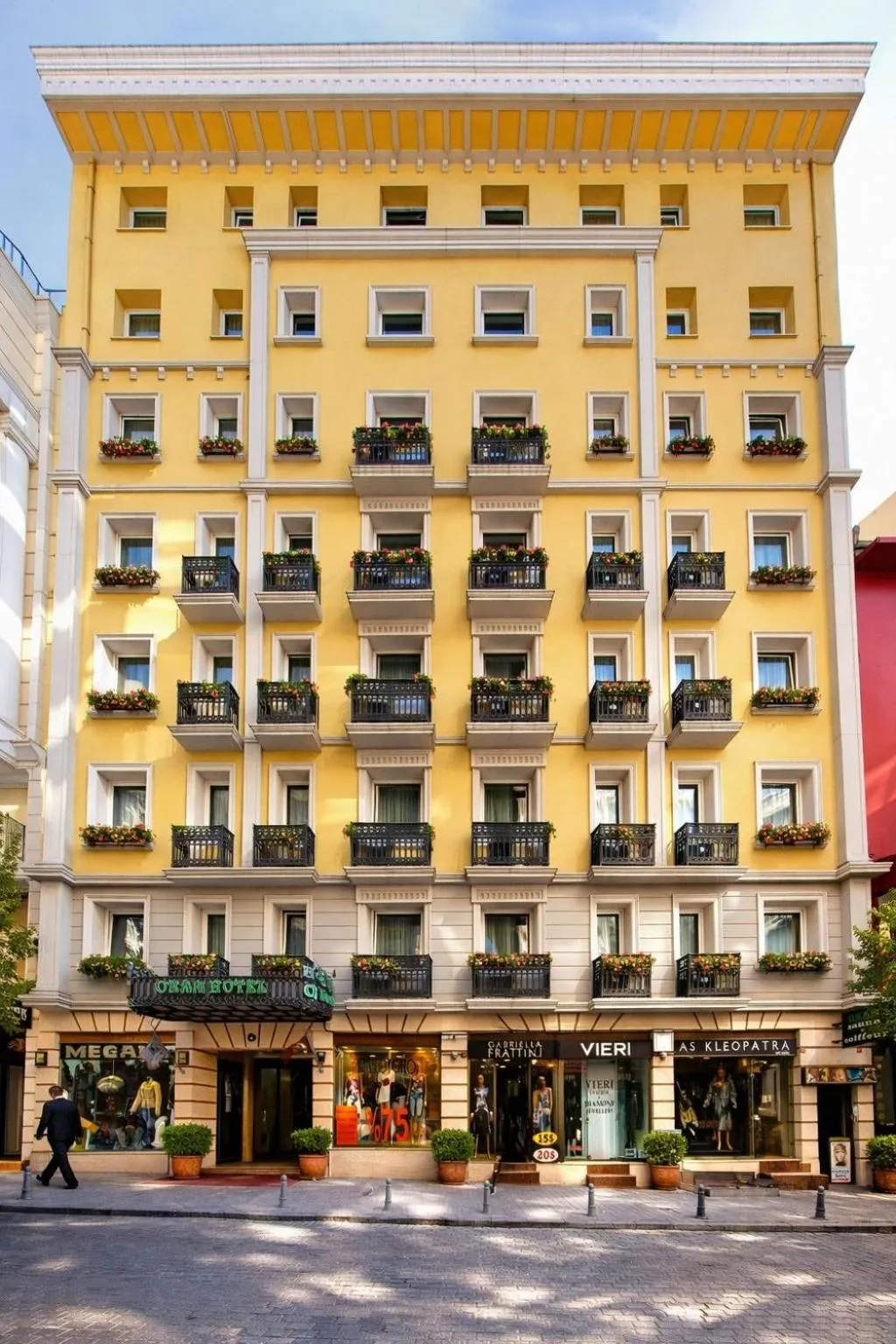 Property building in Oran Hotel