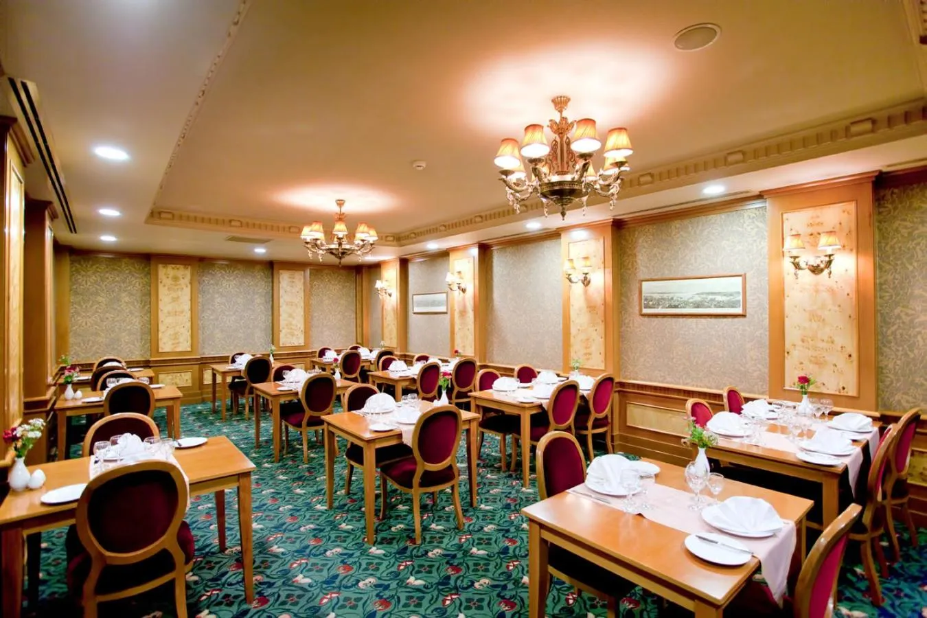 Restaurant/places to eat in Oran Hotel