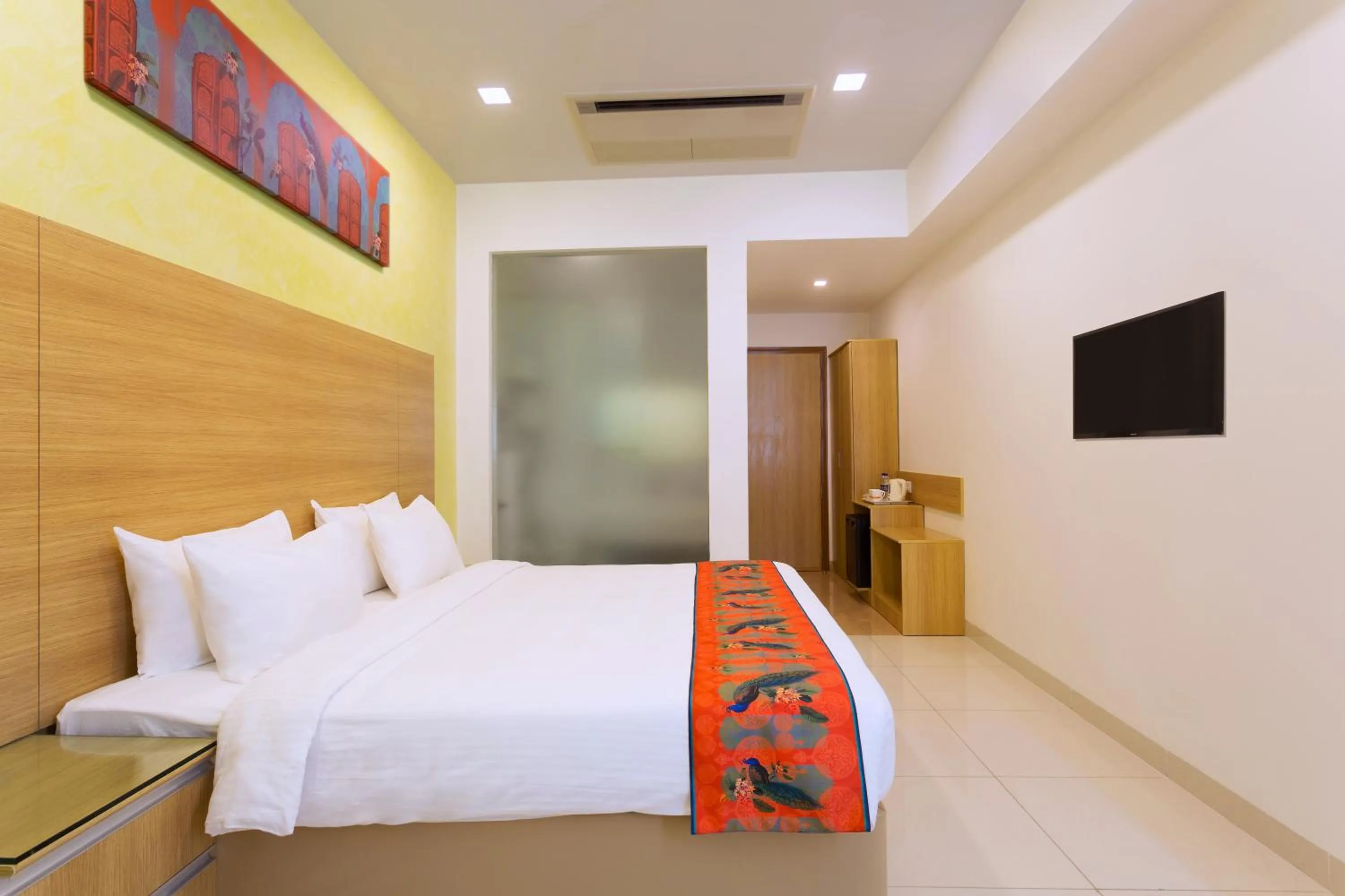 Photo of the whole room, Bed in GINGER Noida City Center