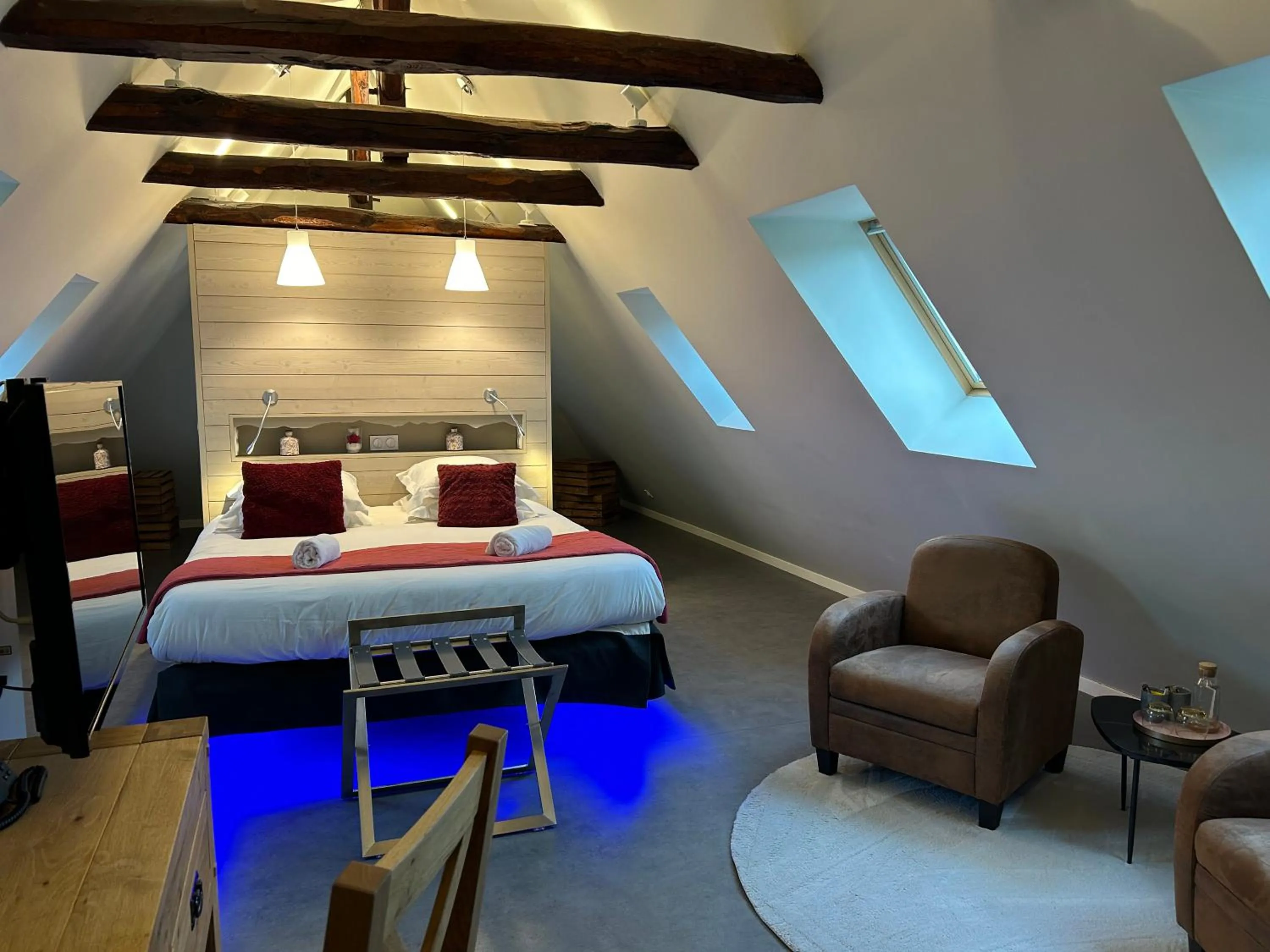 Bed in Logis Hôtel de Paris