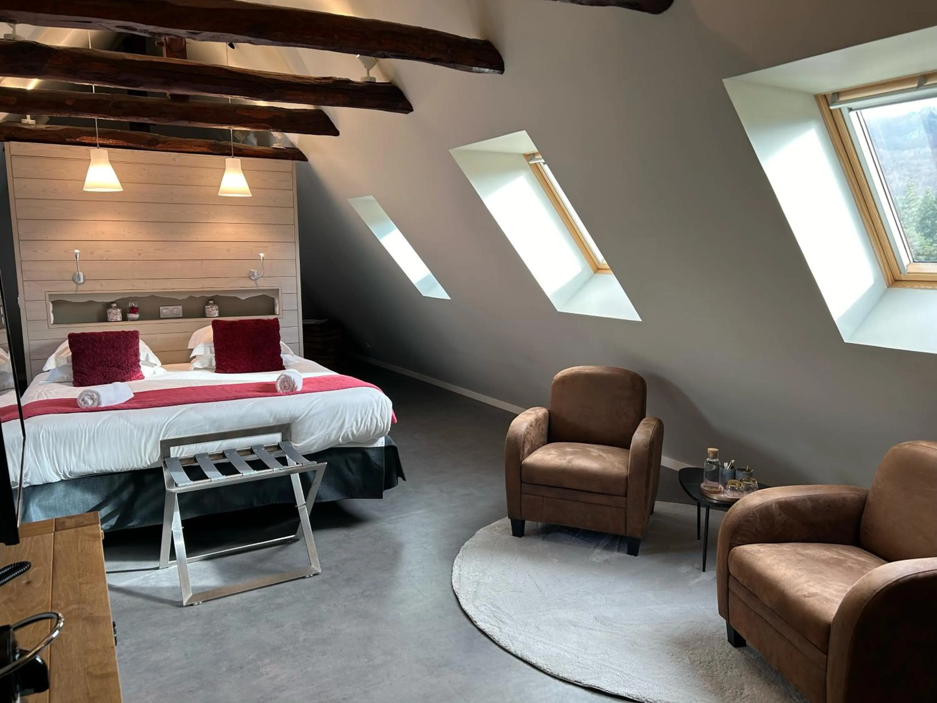 Bed in Logis Hôtel de Paris