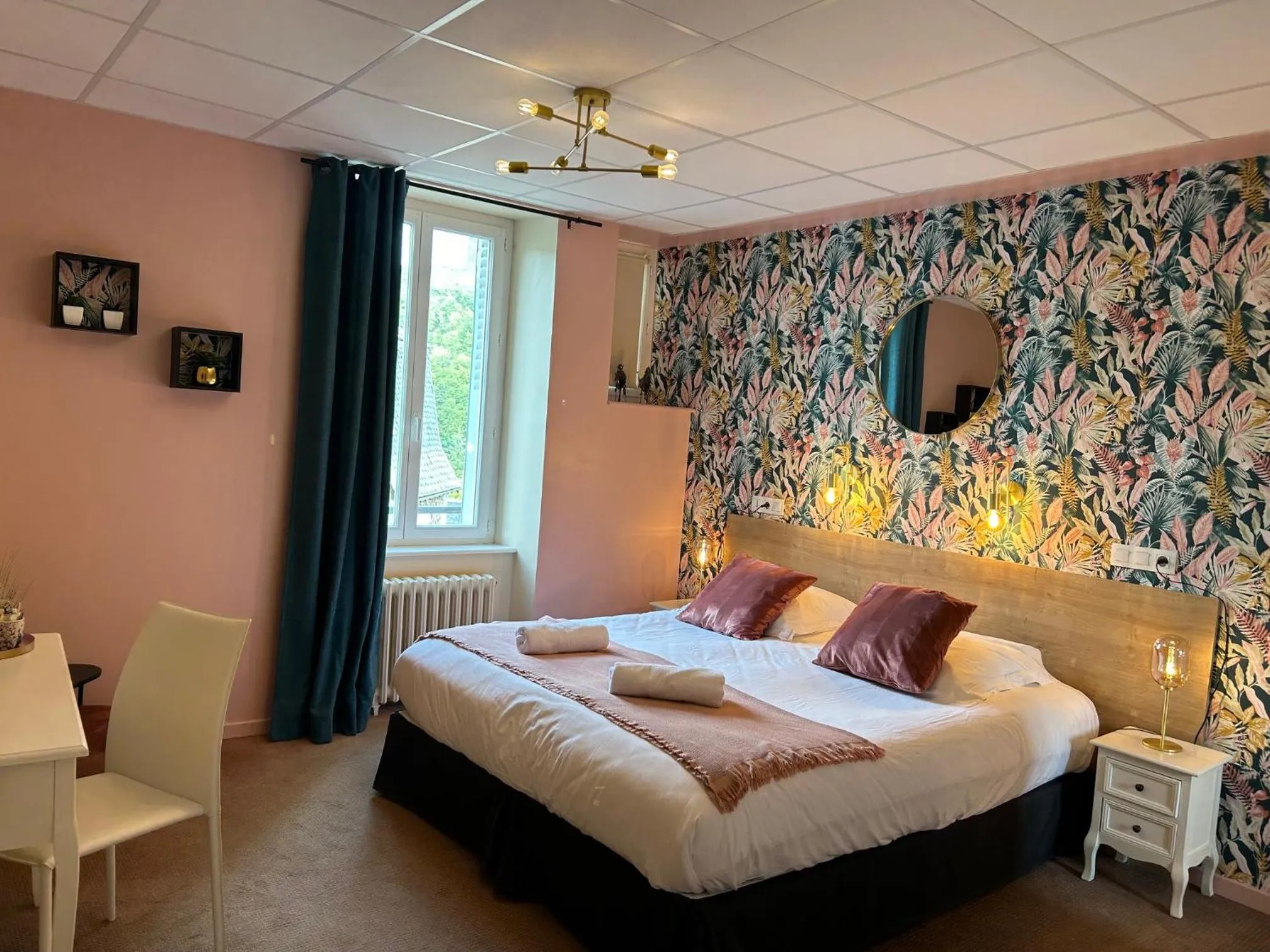 Bed in Logis Hôtel de Paris