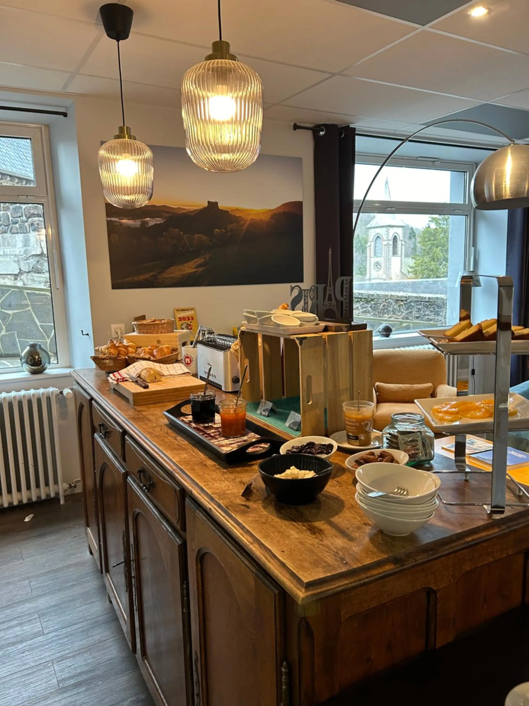 Breakfast in Logis Hôtel de Paris