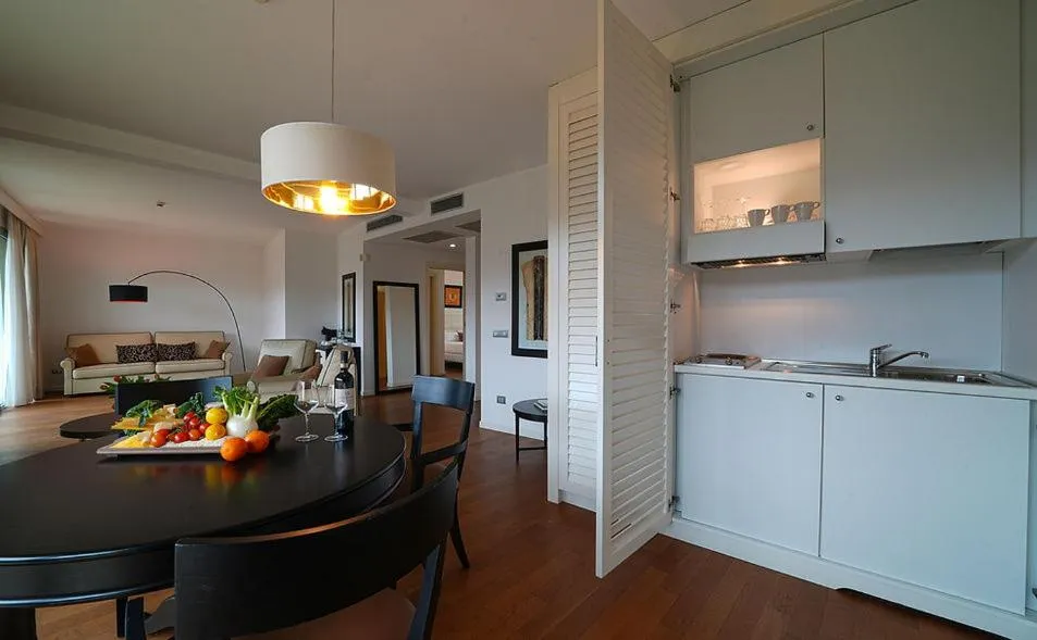 Kitchen or kitchenette in Hotel Pisa Tower Plaza