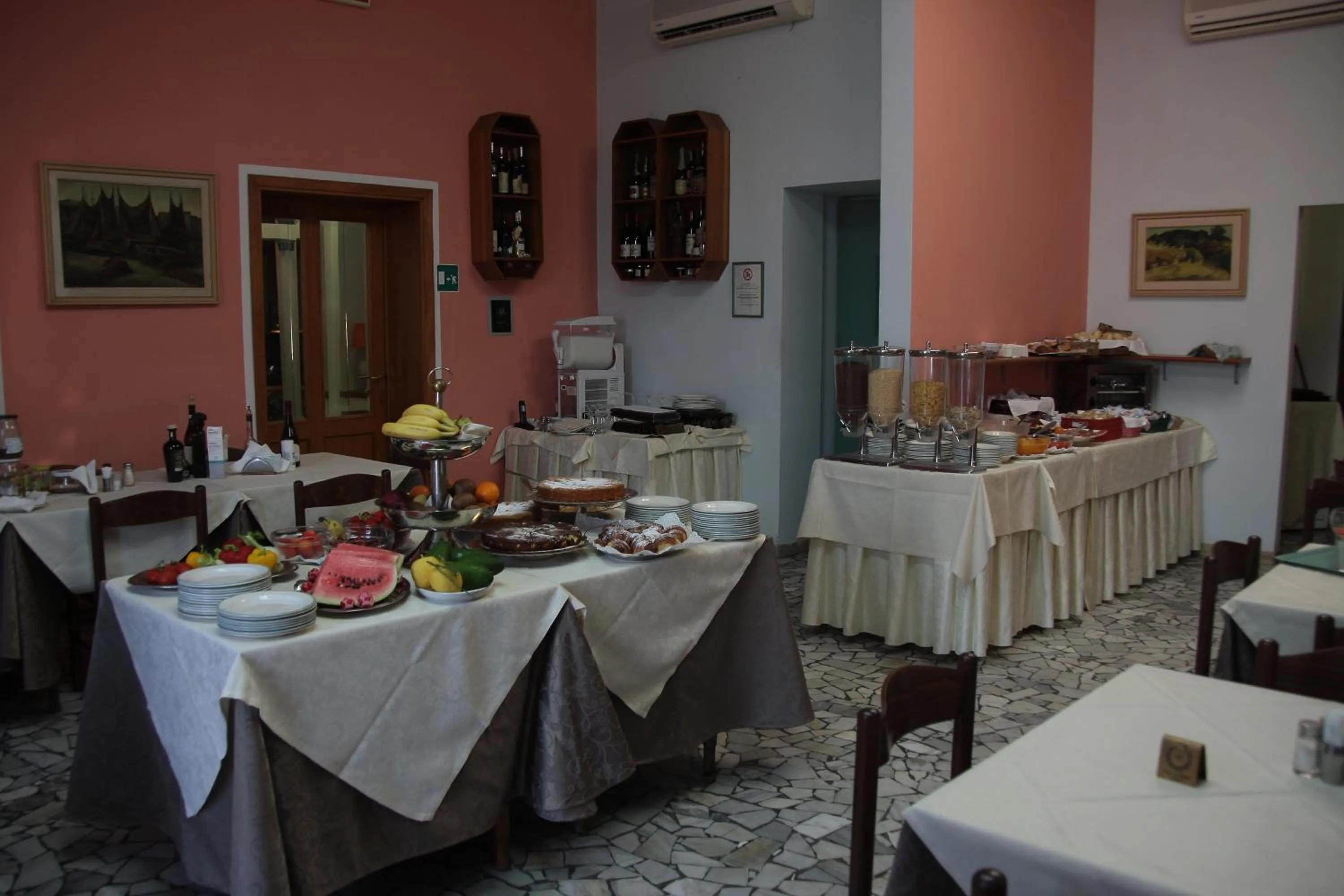 Breakfast in Hotel Villa Ombrosa