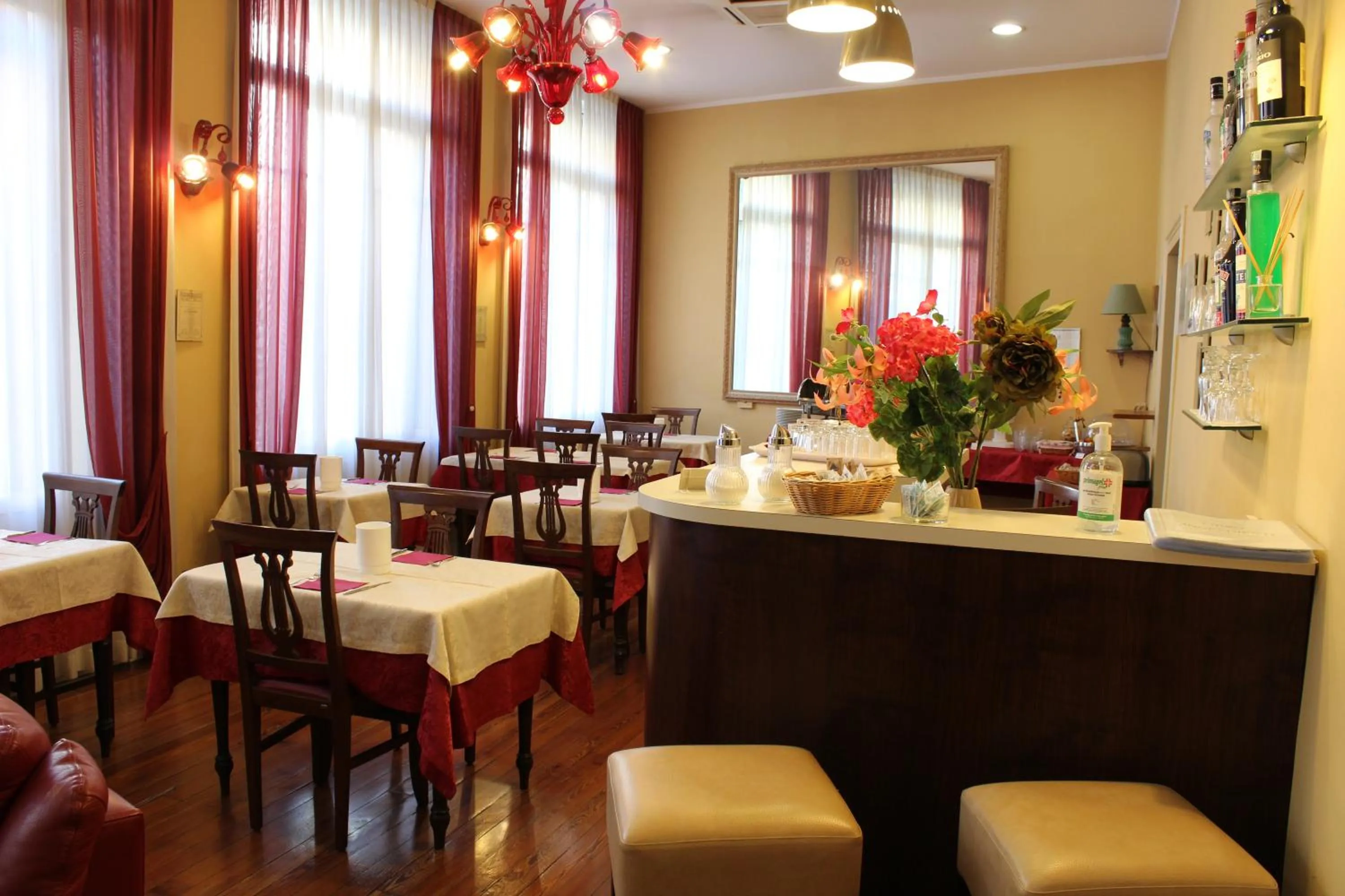 Communal lounge/ TV room in Hotel Belle Epoque