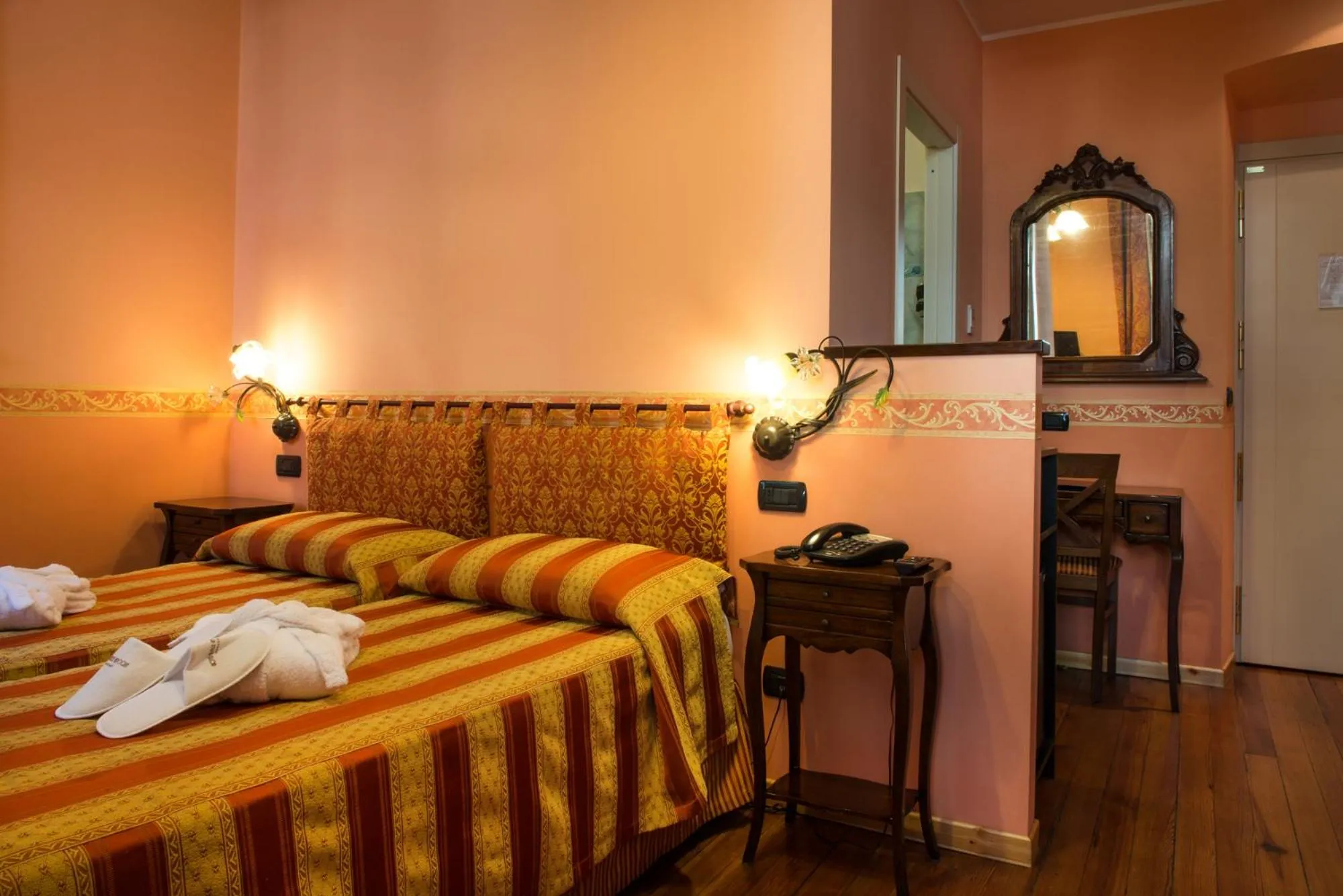 Photo of the whole room, Bed in Hotel Belle Epoque