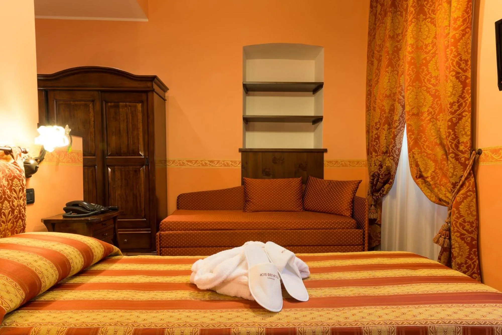 Bedroom, Bed in Hotel Belle Epoque