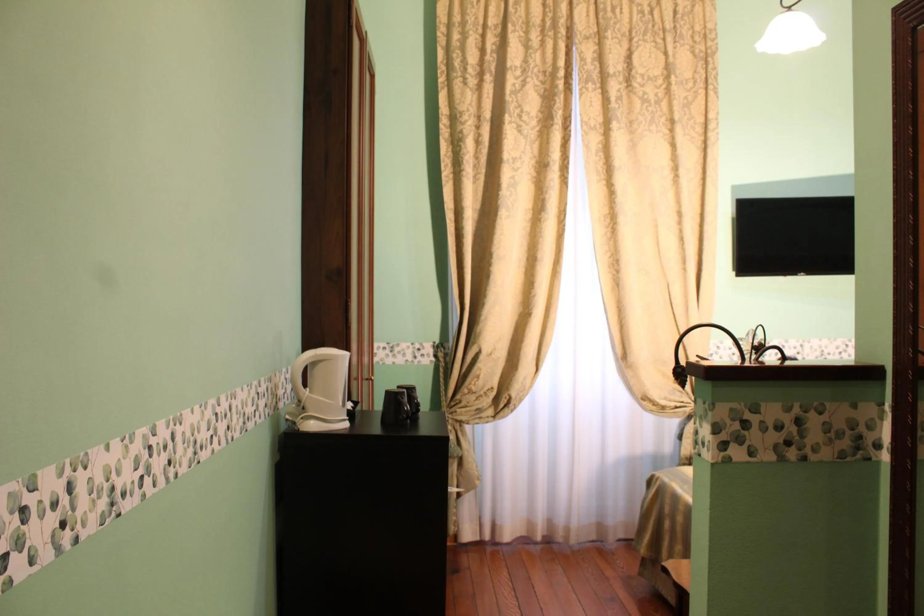 TV and multimedia in Hotel Belle Epoque