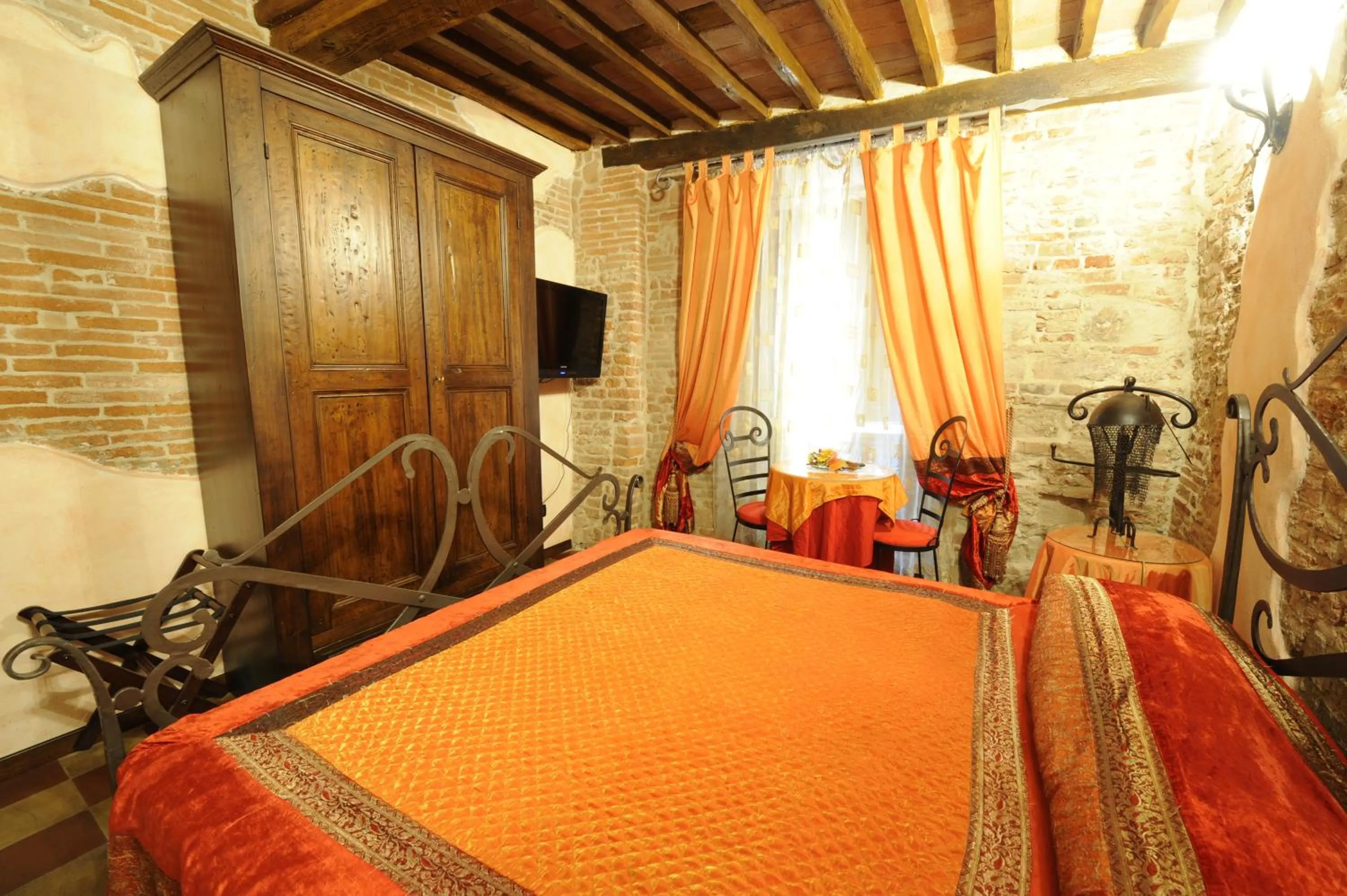 Photo of the whole room, Bed in Antica Corte dei Principi Charming Rooms