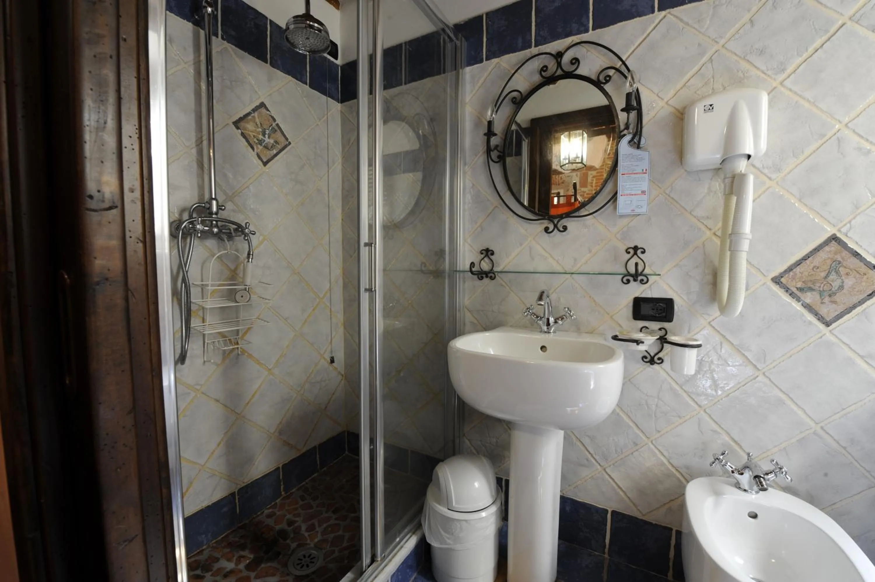 Bathroom in Antica Corte dei Principi Charming Rooms