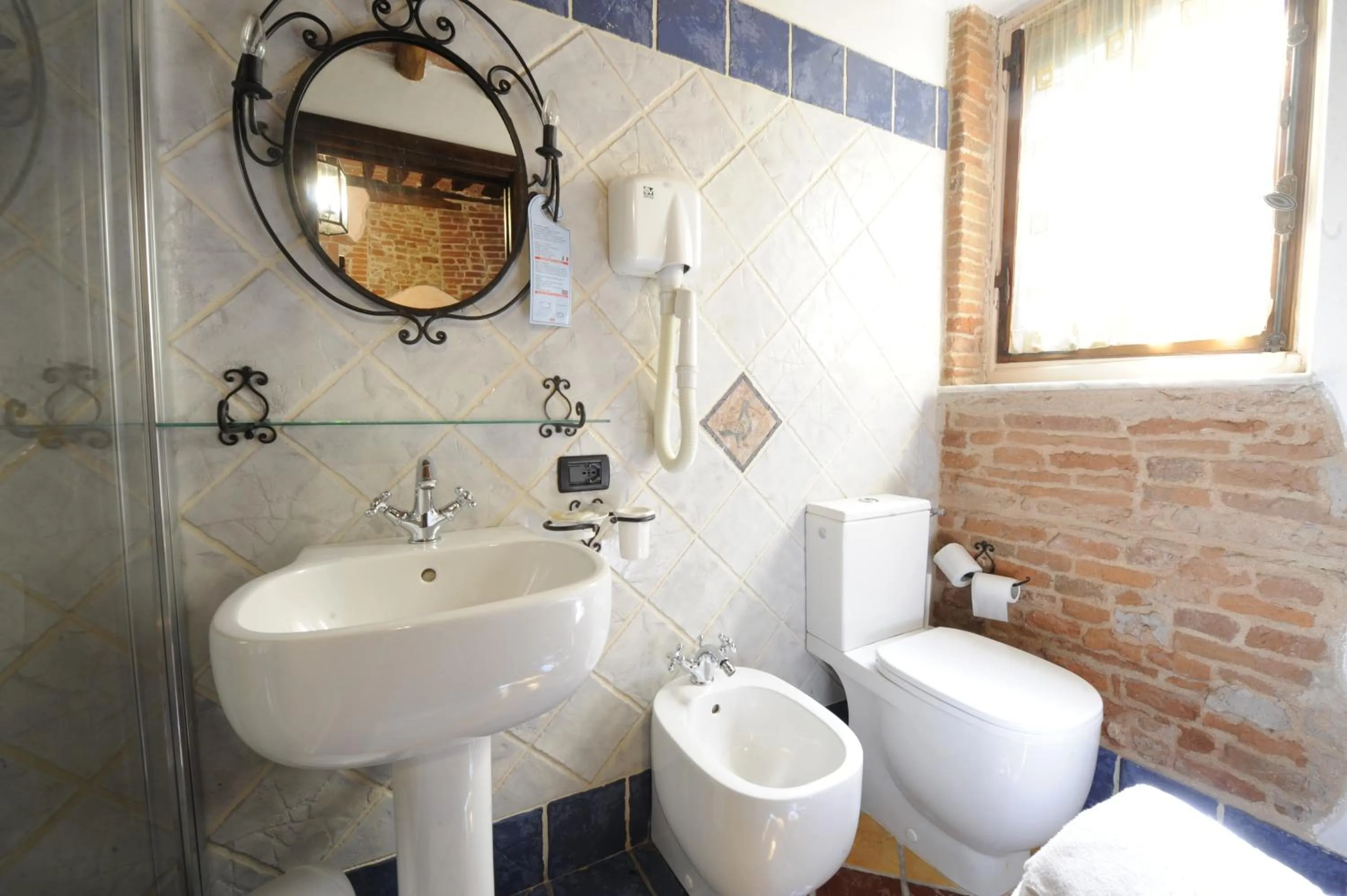 Bathroom in Antica Corte dei Principi Charming Rooms