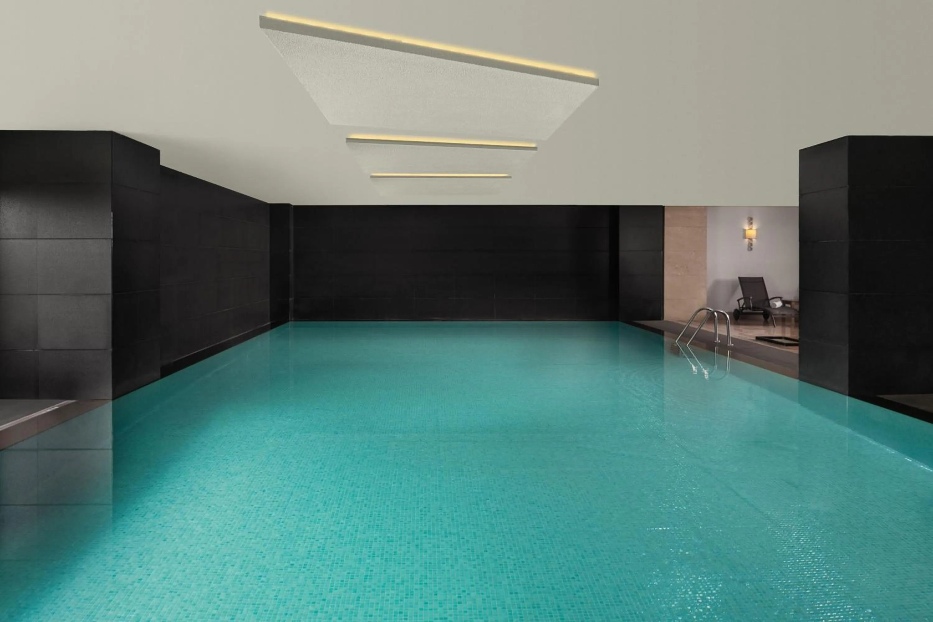 Swimming pool in Istanbul Marriott Hotel Pendik