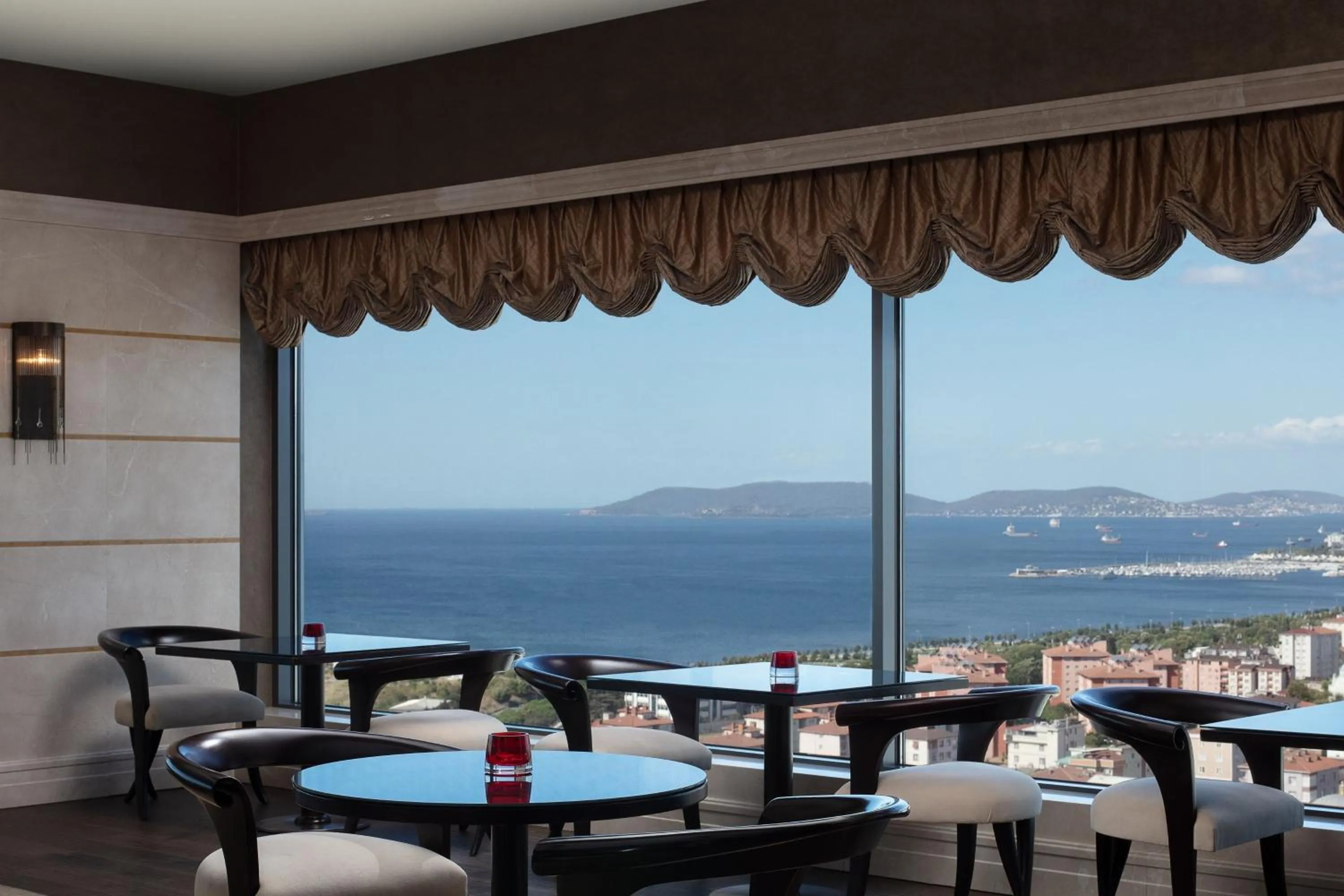 Lounge or bar in Istanbul Marriott Hotel Pendik