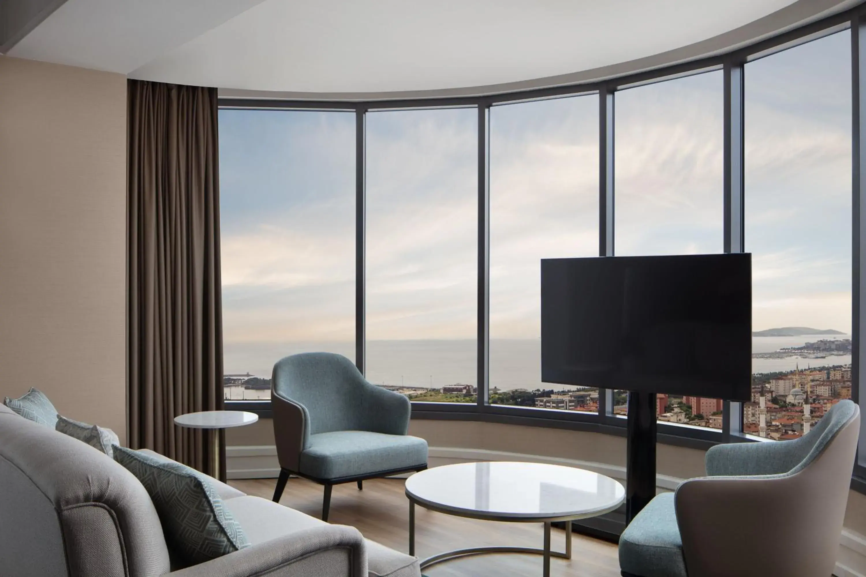 Junior King Suite with Sea View - Club Level in Istanbul Marriott Hotel Pendik Junior King Suite with Sea View - Club Level in Istanbul Marriott Hotel Pendik
