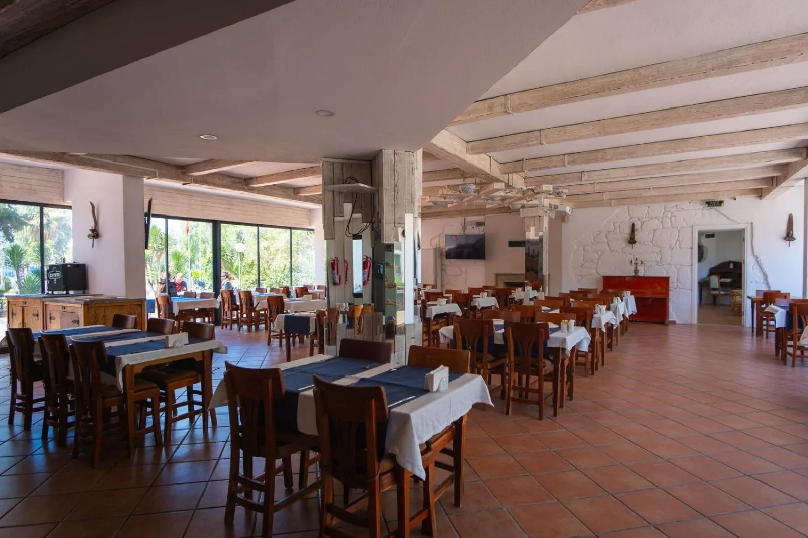 Restaurant/places to eat in Flora Hotel