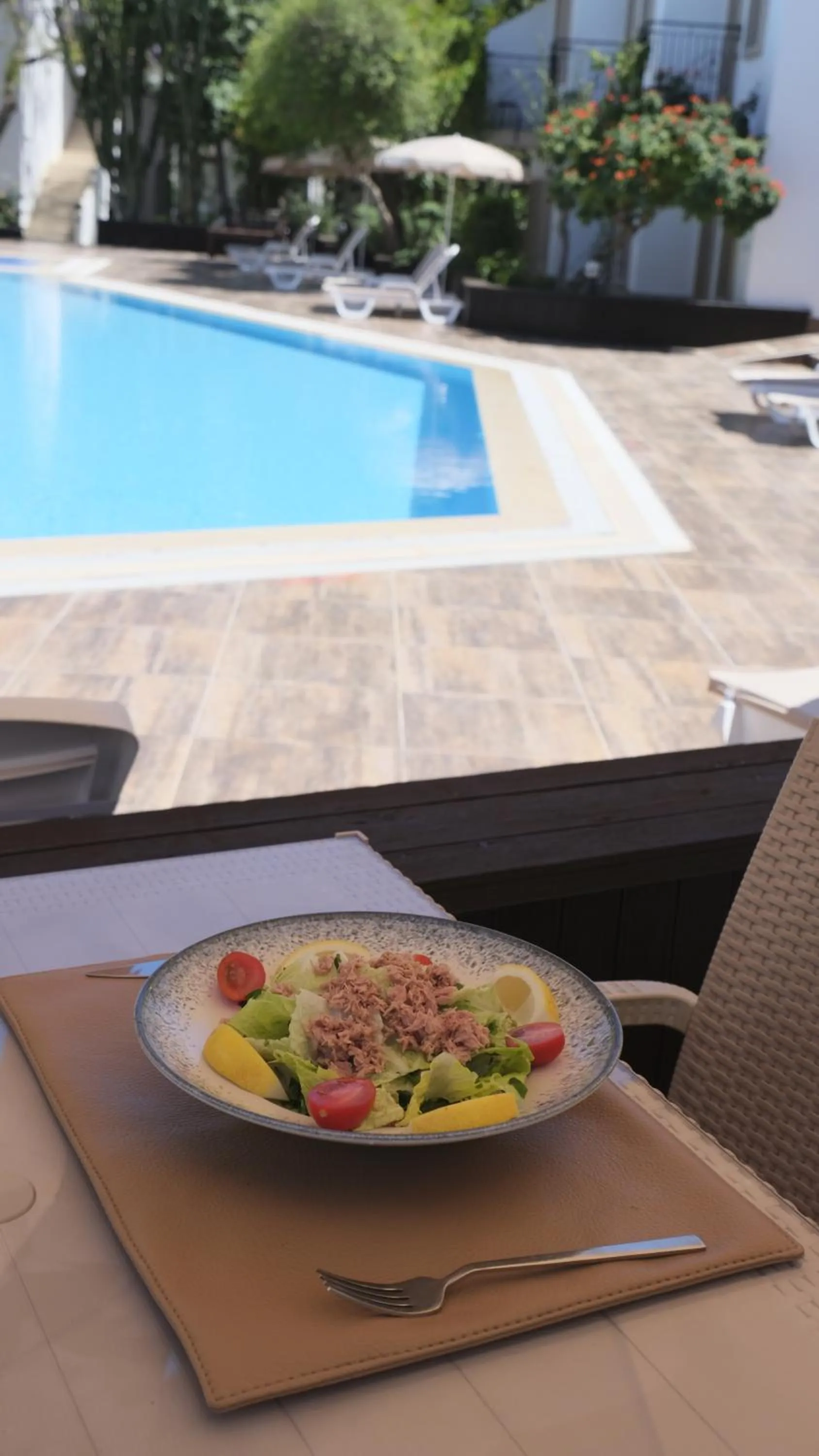 Restaurant/places to eat in Flora Hotel