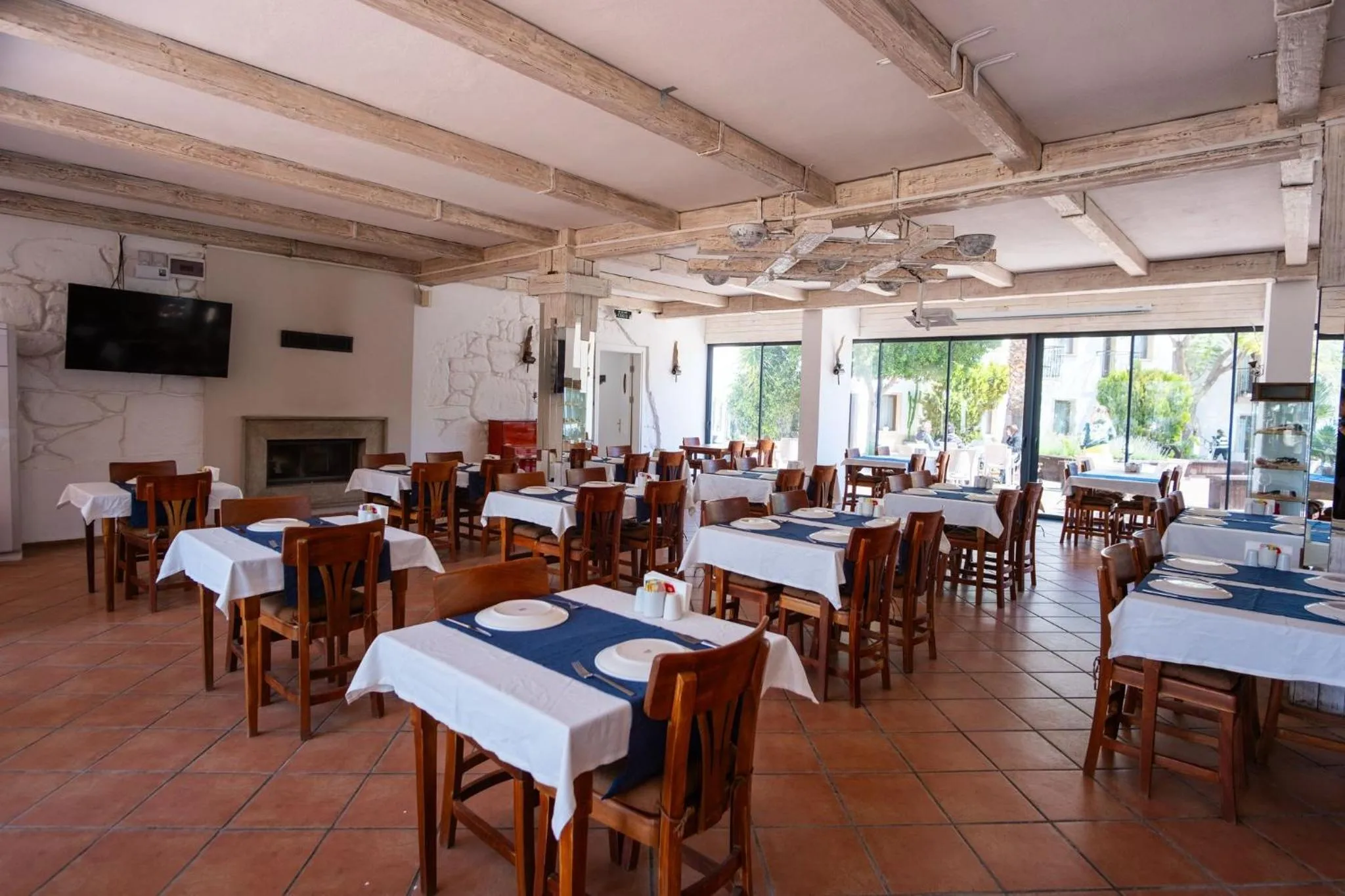 Restaurant/places to eat in Flora Hotel