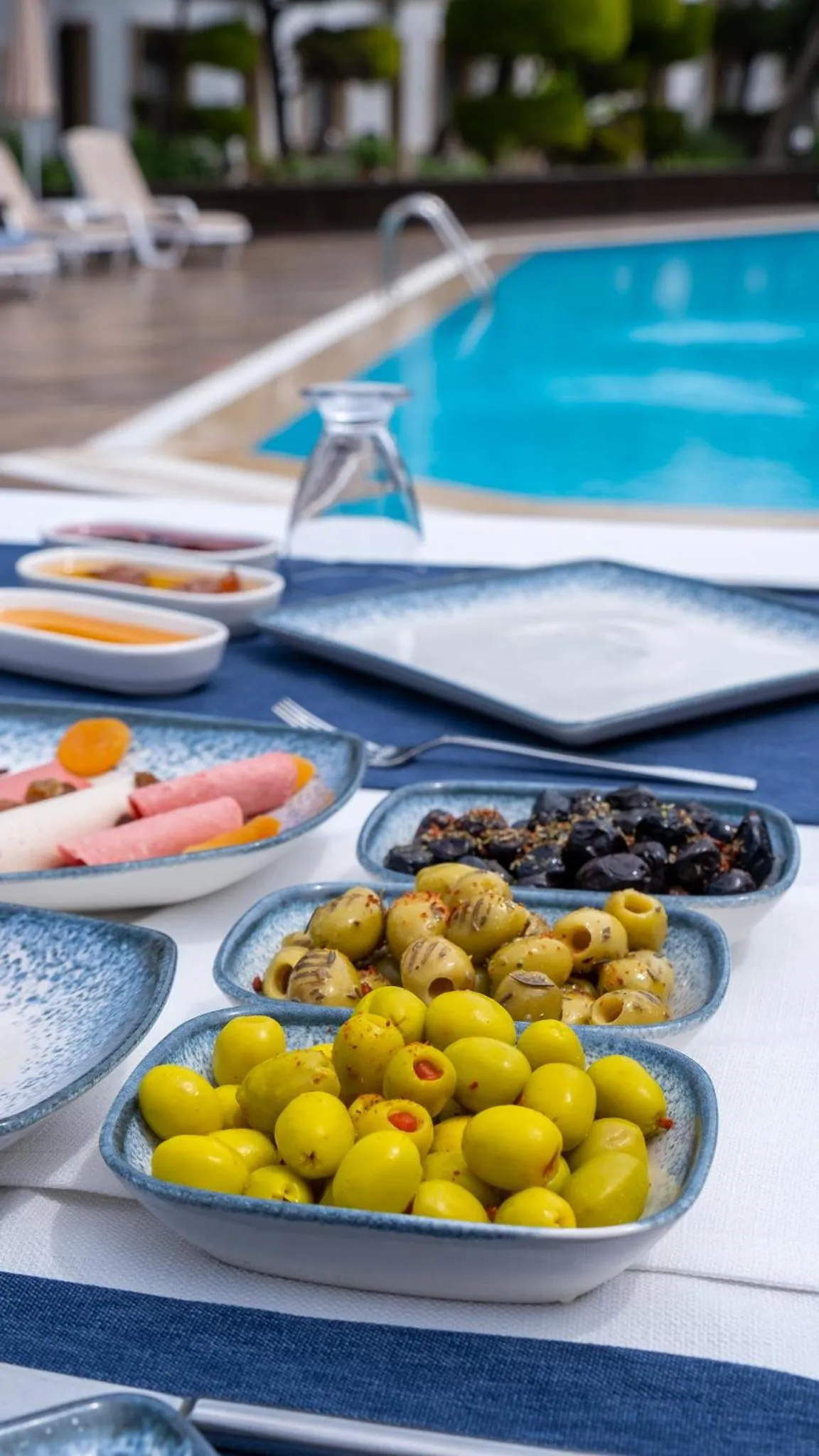 Restaurant/places to eat in Flora Hotel