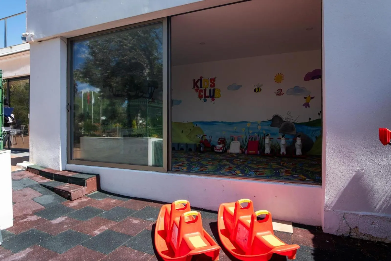 Children play ground in Flora Hotel