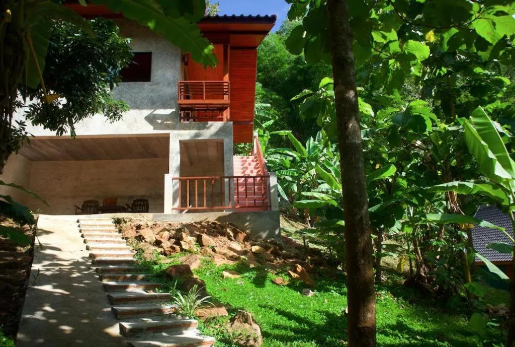 Property building in Maewin Guesthouse and Resort