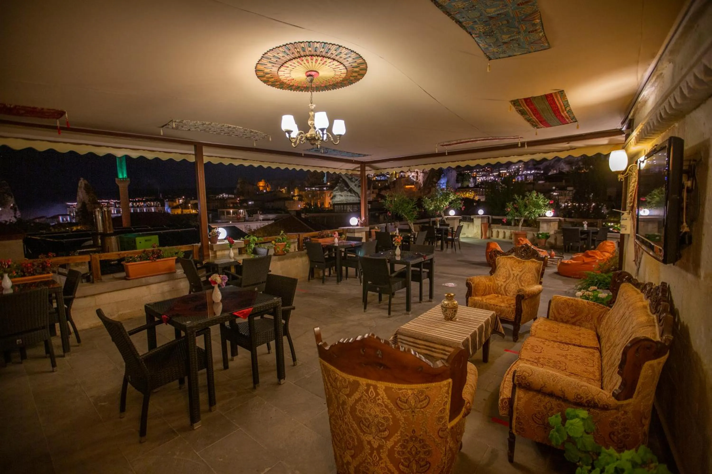 Restaurant/places to eat in Stone House Cave Hotel