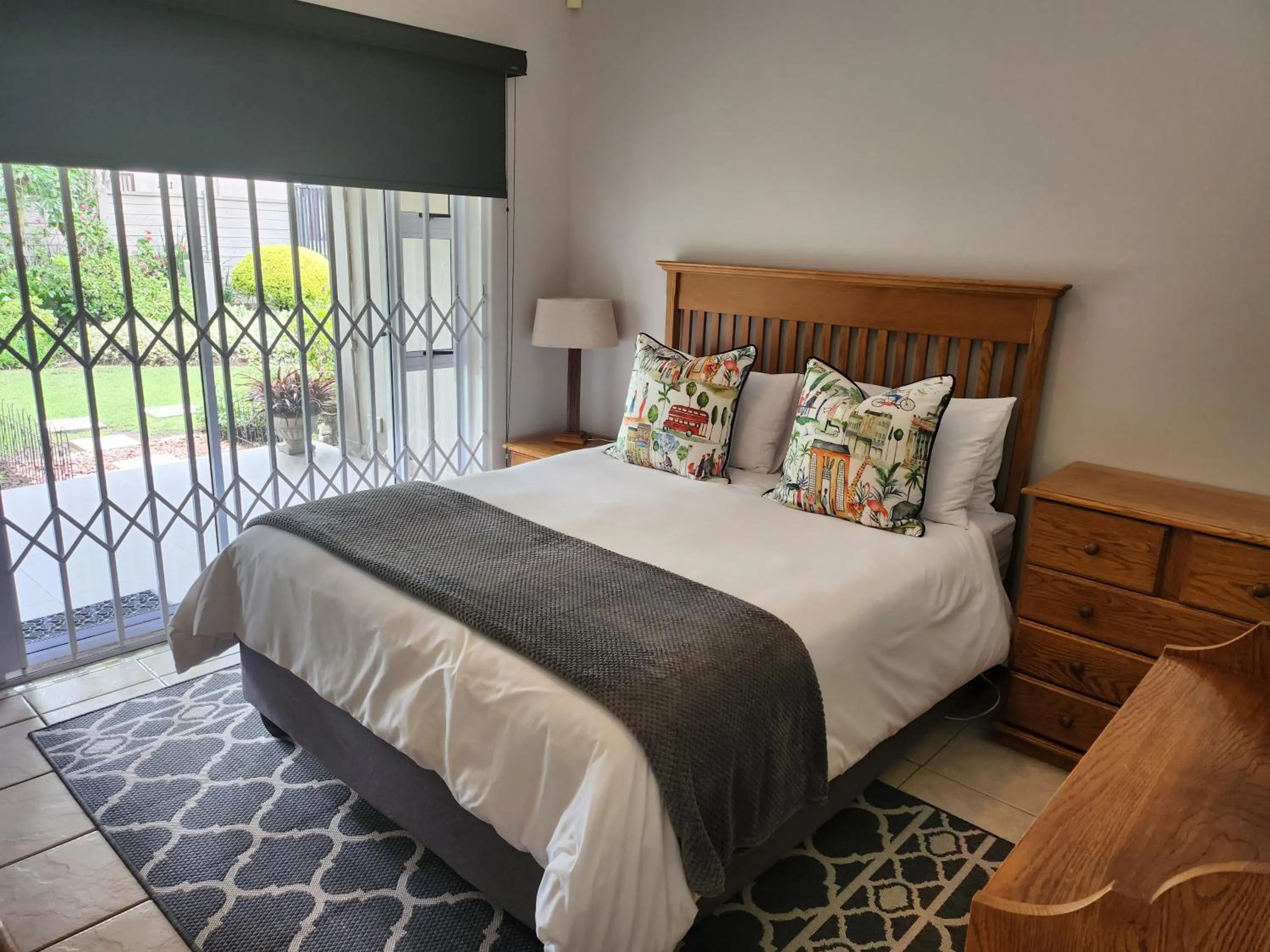 Bedroom, Bed in Rosewood Guest Cottage