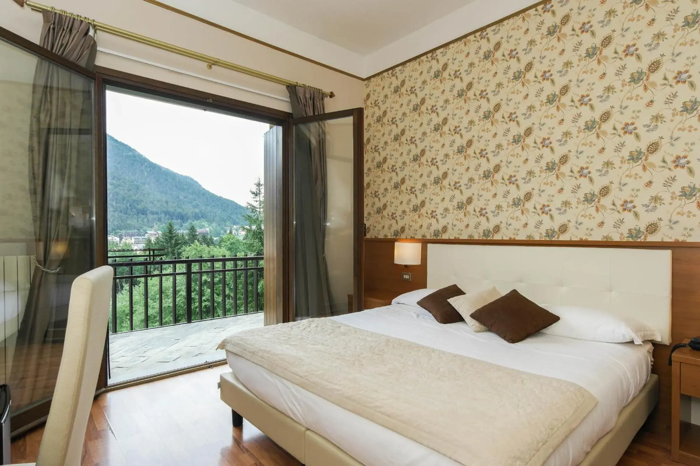 Superior Triple Room in Hotel Il Cervo, SPA & Wellness, Bike Hotel Superior Triple Room in Hotel Il Cervo, SPA & Wellness, Bike Hotel