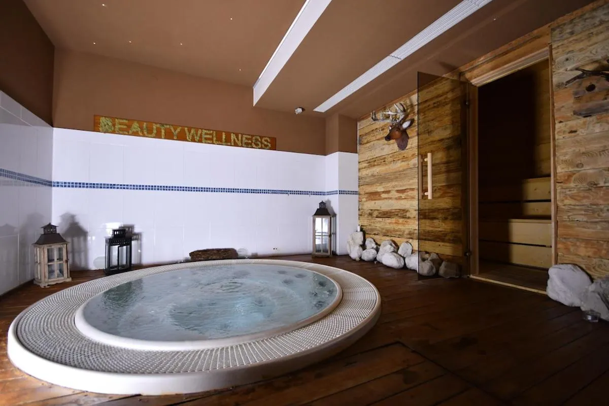 Hot Tub in Hotel Il Cervo, SPA & Wellness, Bike Hotel