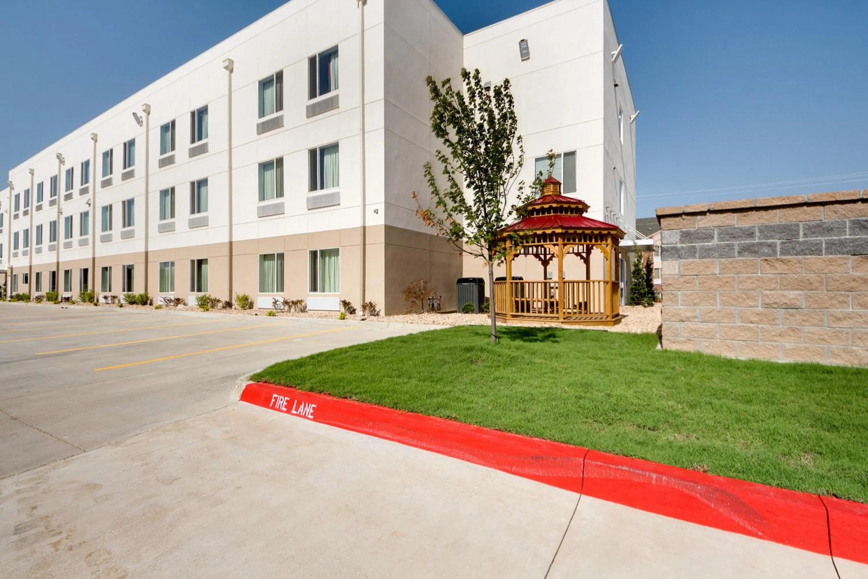 Facade/entrance in Motel 6-Tulsa, OK