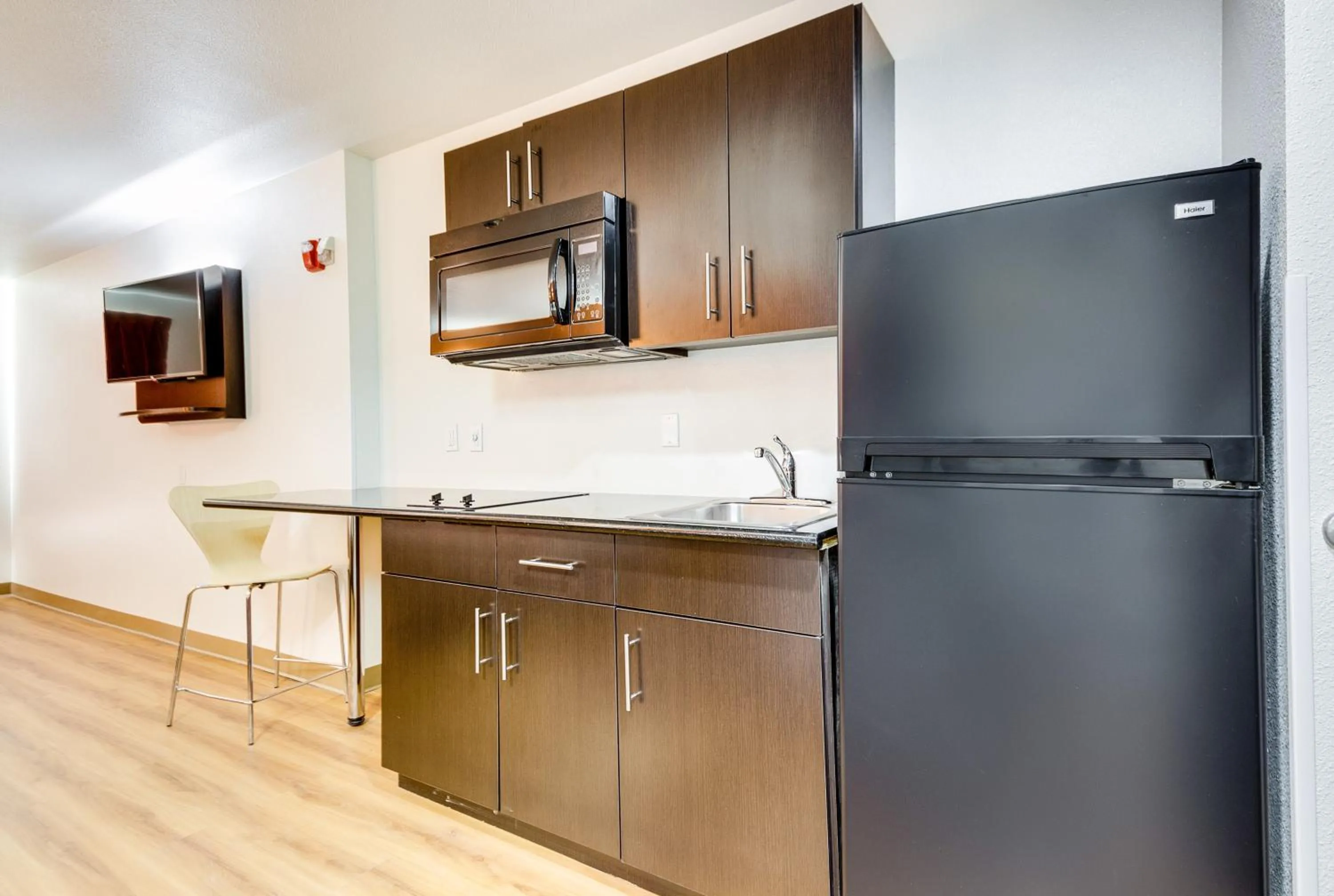 Kitchen or kitchenette in Motel 6-Tulsa, OK