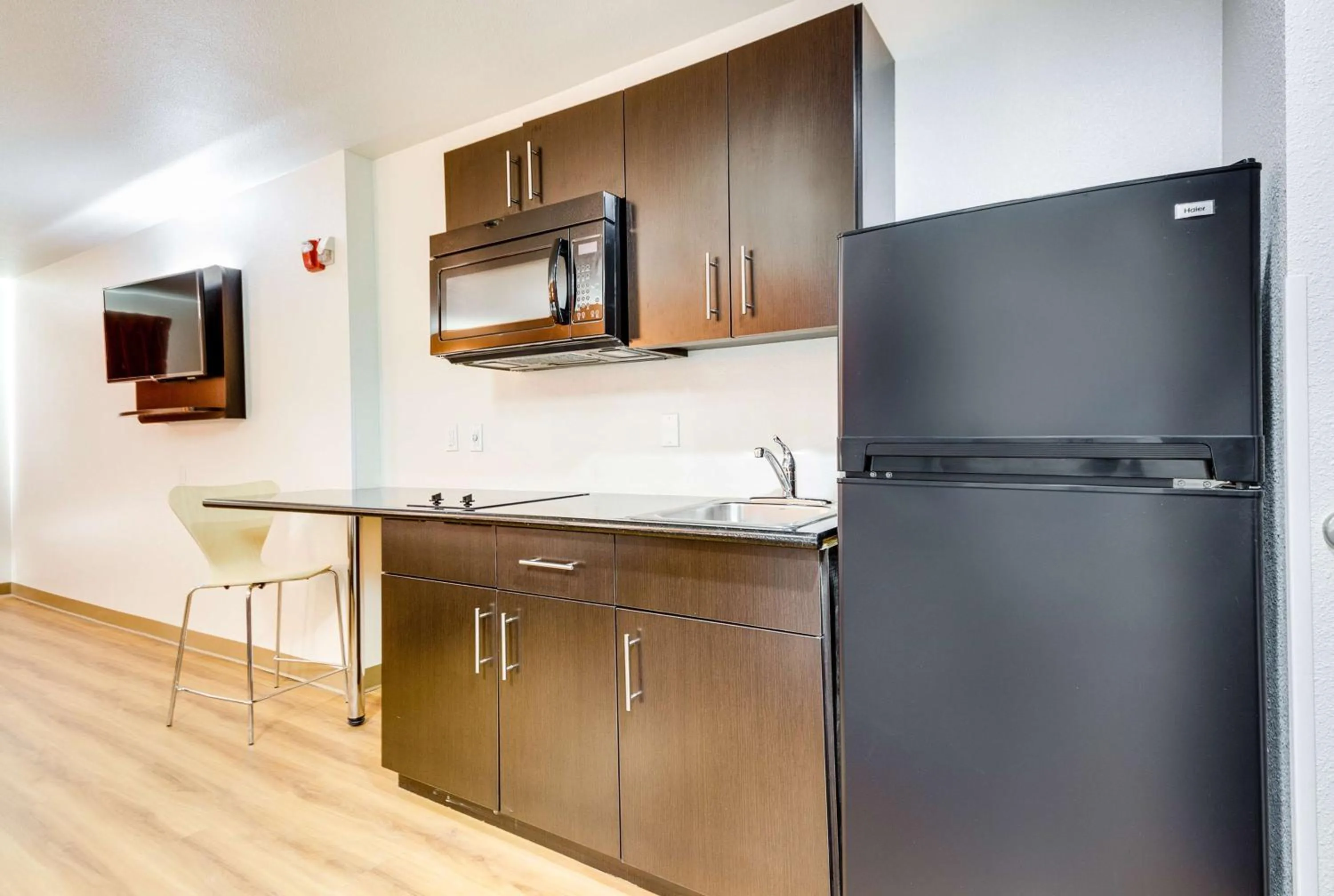 TV and multimedia in Motel 6-Tulsa, OK