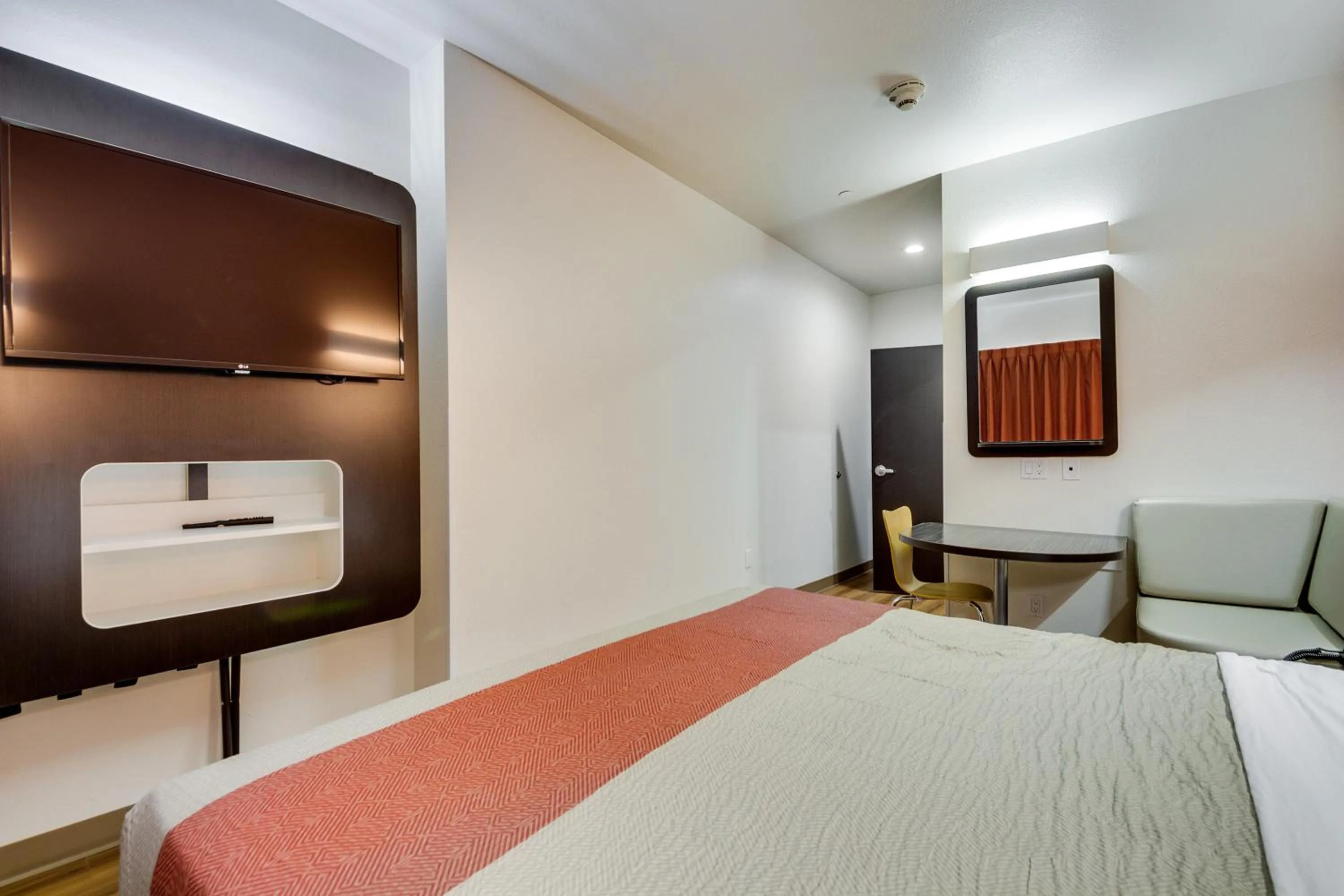 Bedroom, Bed in Motel 6-Tulsa, OK