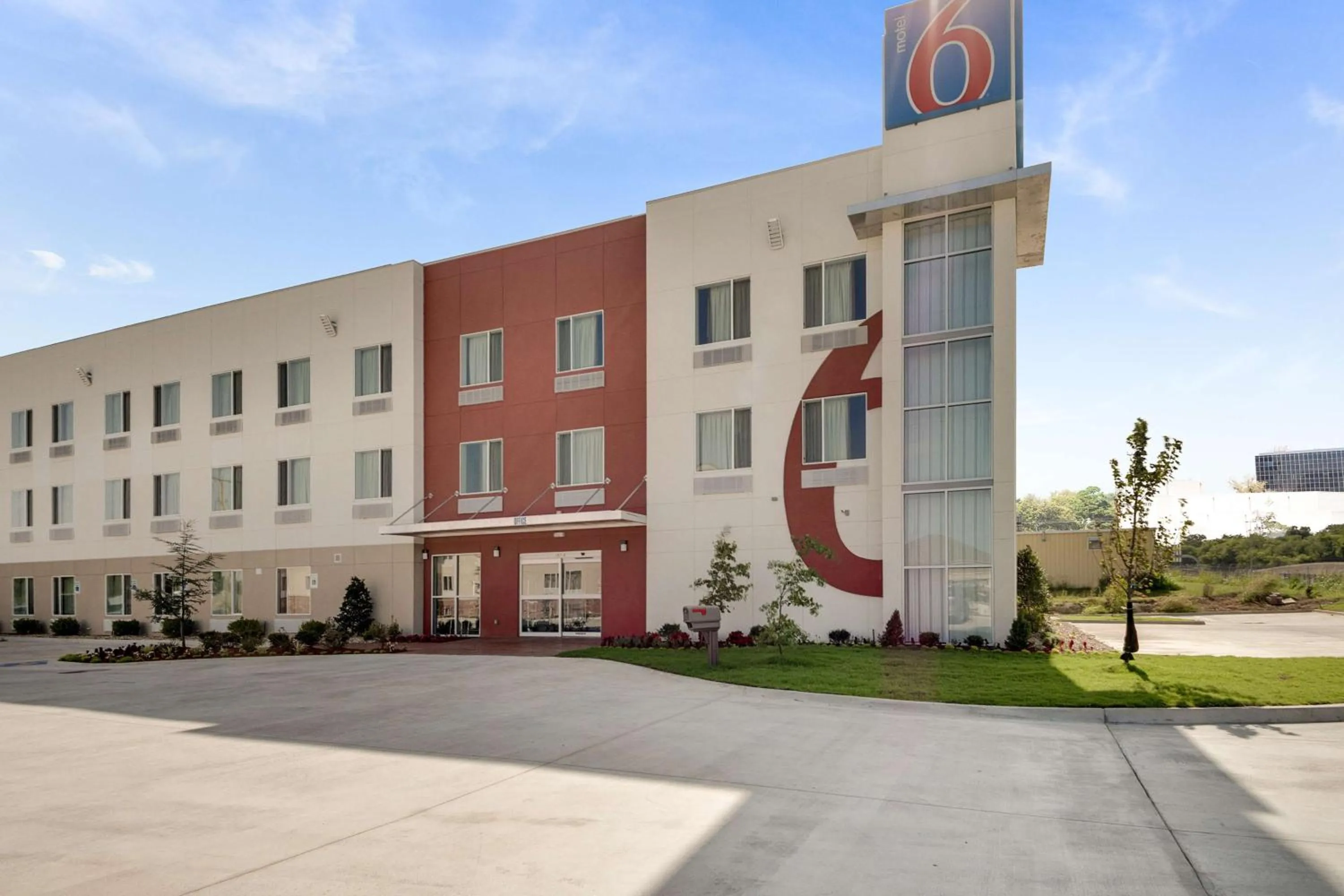 Property building in Motel 6-Tulsa, OK