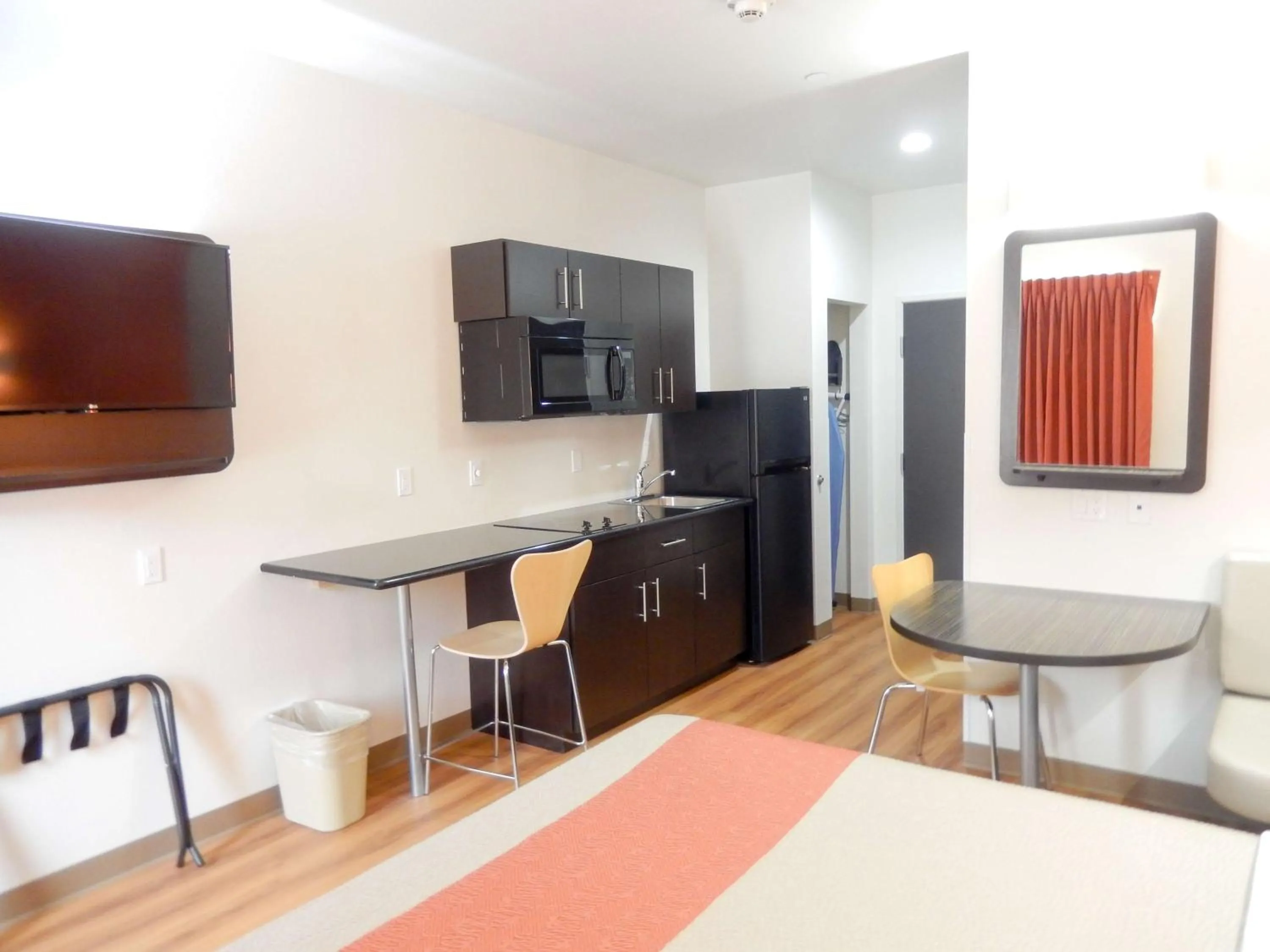 TV and multimedia in Motel 6-Tulsa, OK