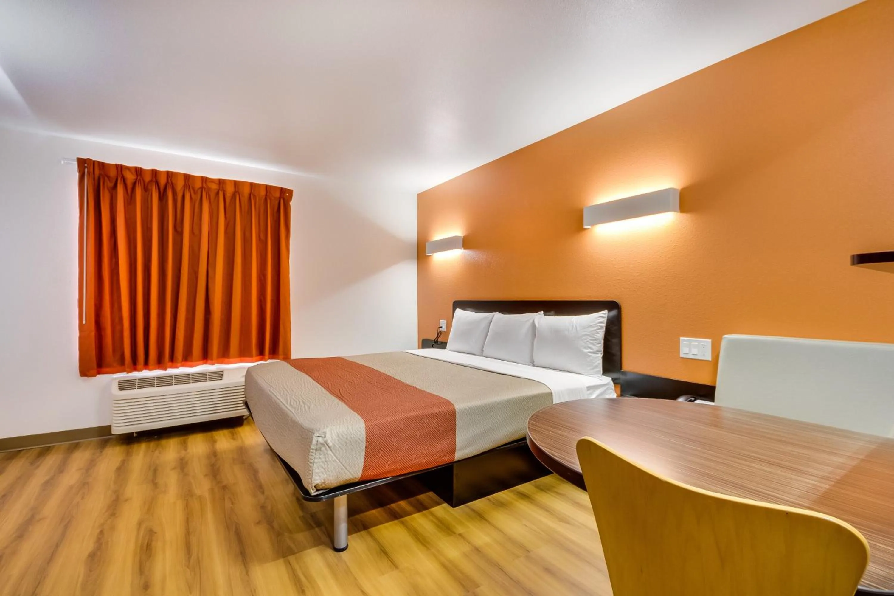 Bedroom, Bed in Motel 6-Tulsa, OK