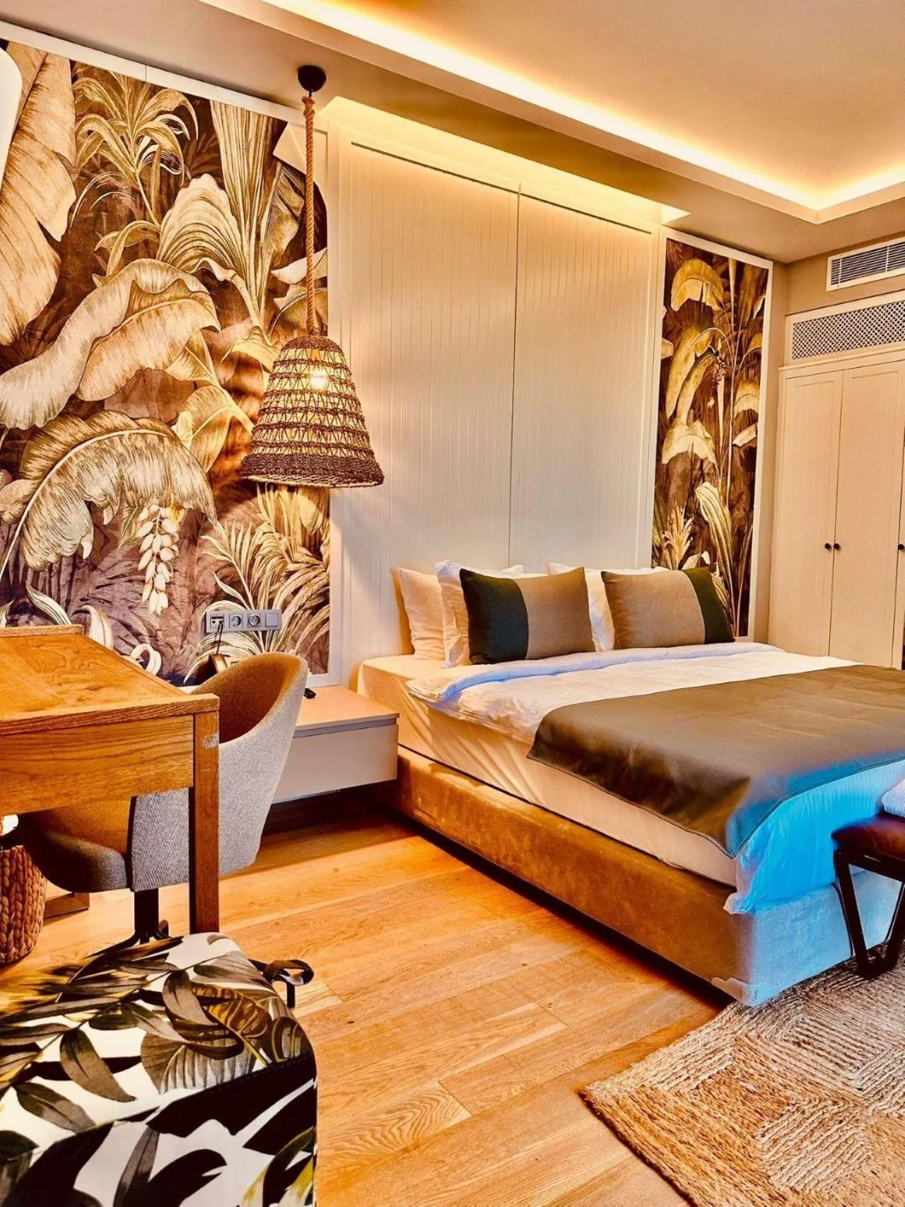 Photo of the whole room, Bed in The Highlight Bodrum