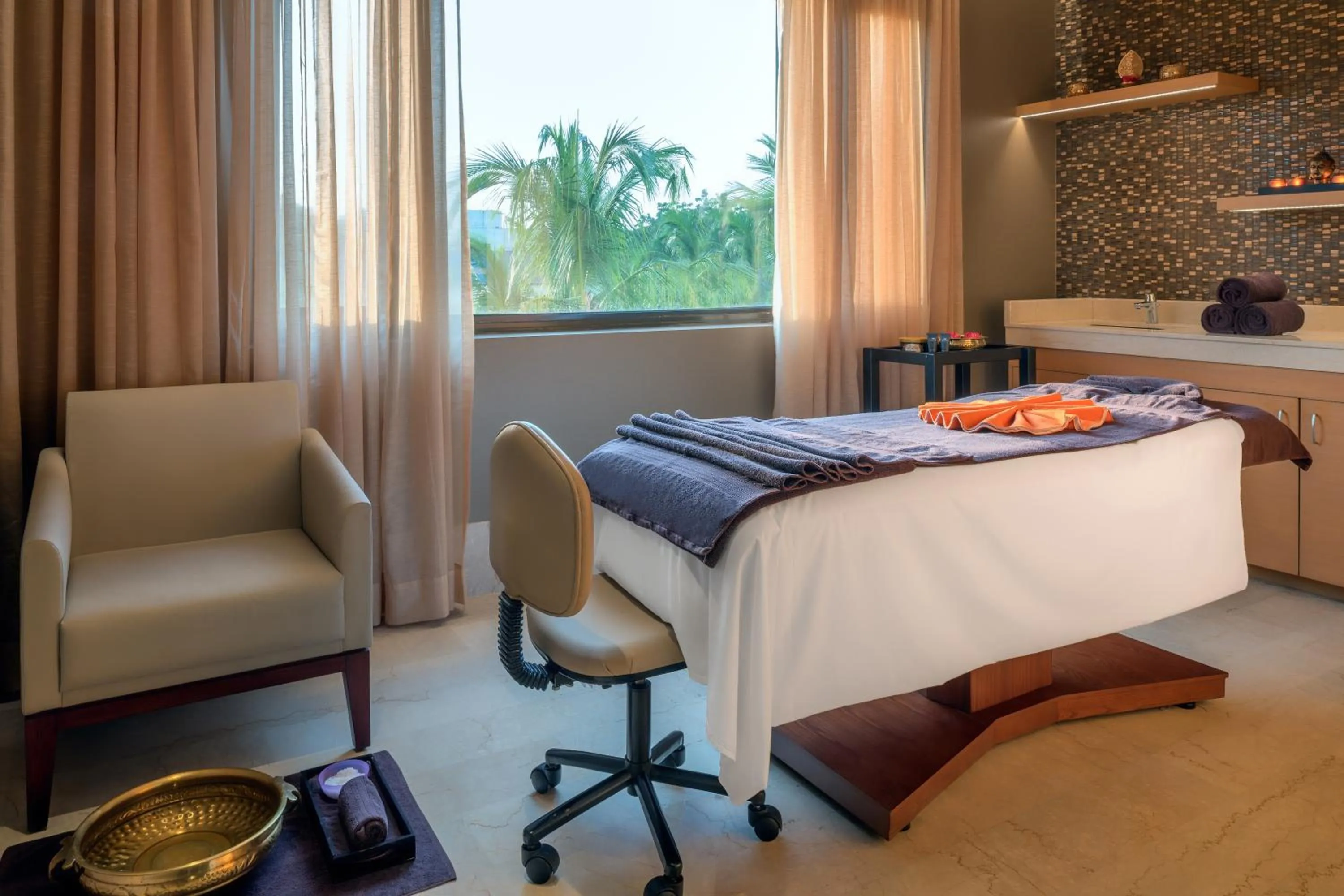 Spa and wellness centre/facilities, Bed in Feathers- A Radha Hotel, Chennai