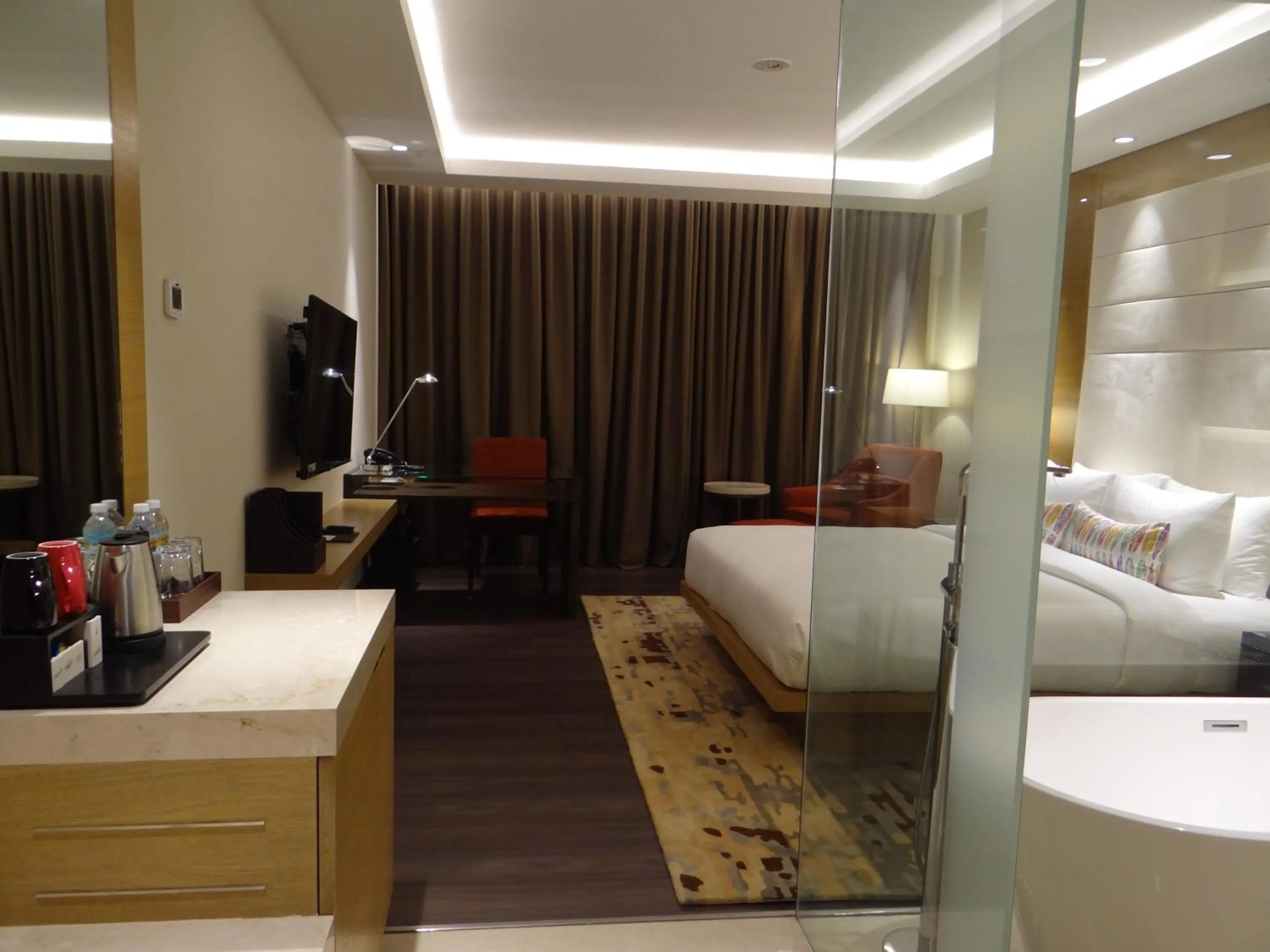 Bed in Feathers- A Radha Hotel, Chennai