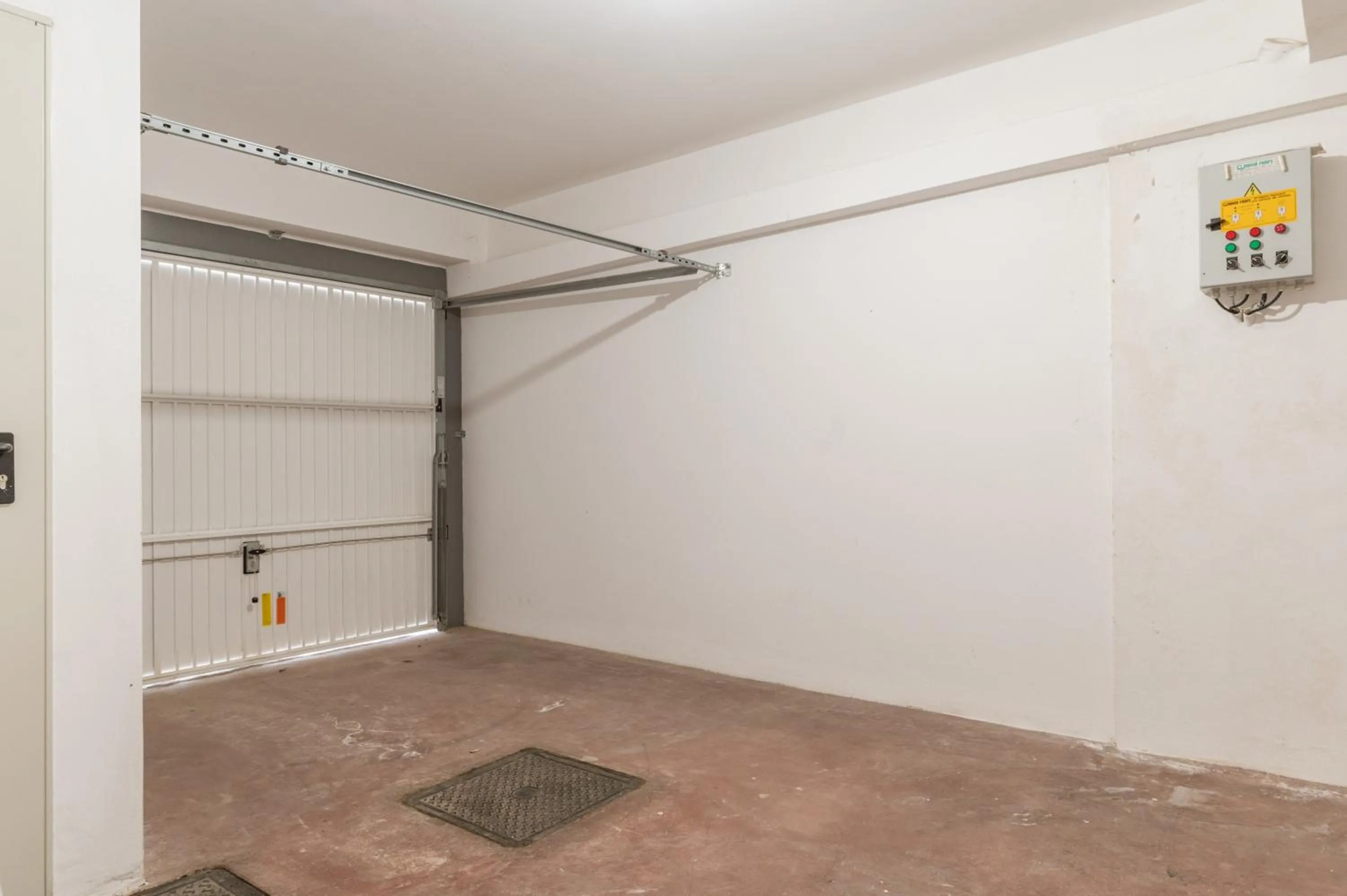 Parking in Elvita Spata Luxurious Villa